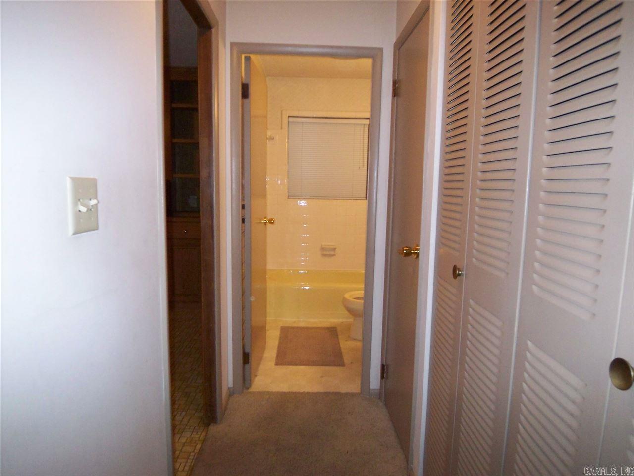 BEAUTIFUL LAKEVIEW - Residential