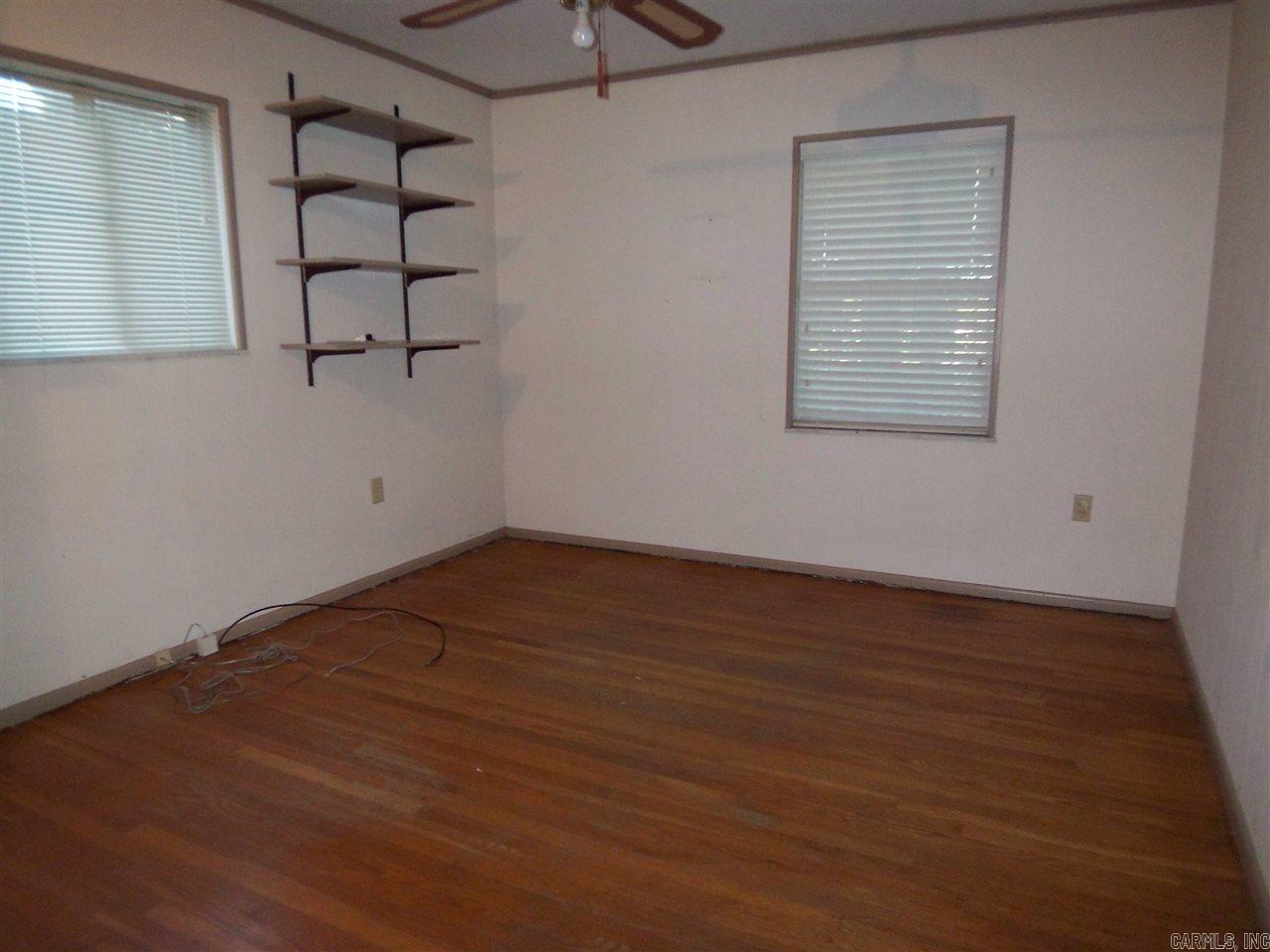 BEAUTIFUL LAKEVIEW - Residential