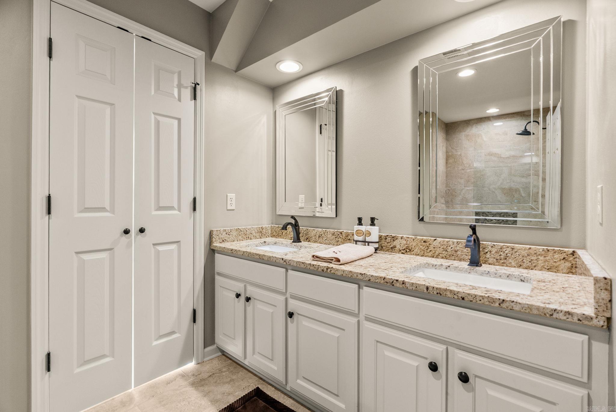 WINDSOR CT TOWNHOMES HPR - Residential