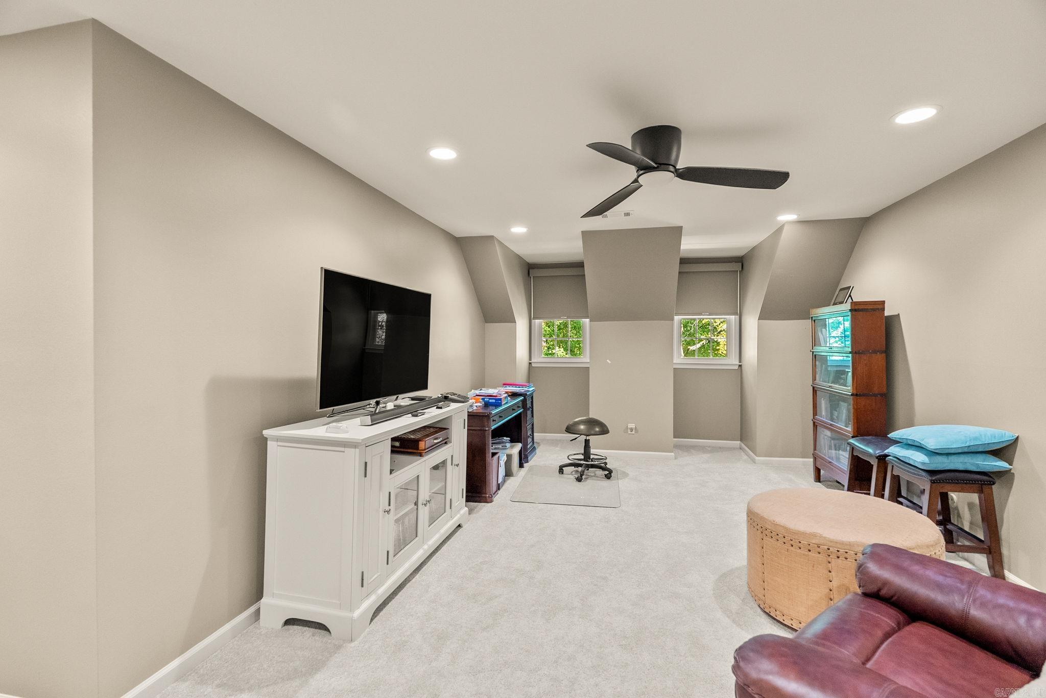 WINDSOR CT TOWNHOMES HPR - Residential
