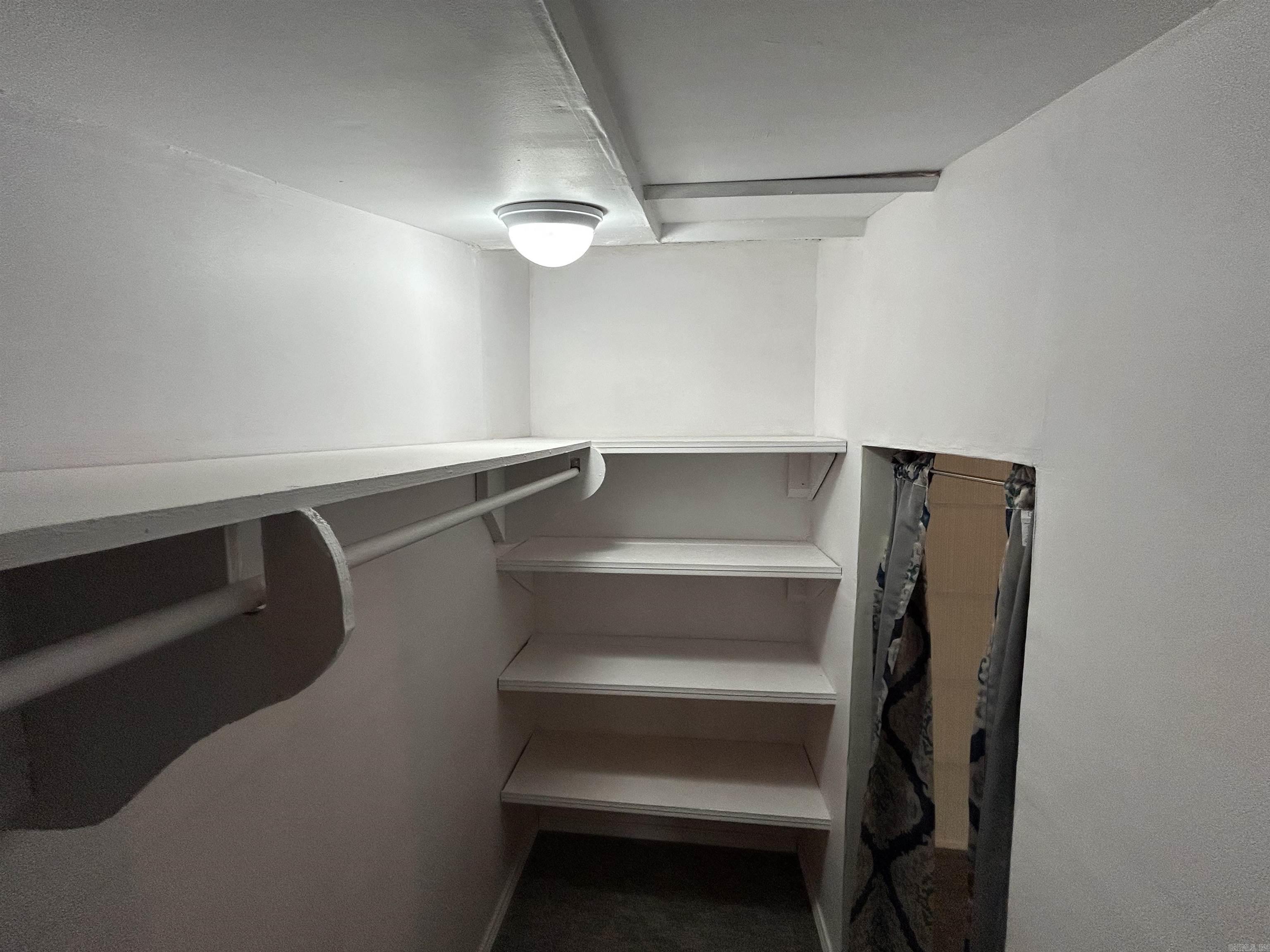 Dakota Second - Residential