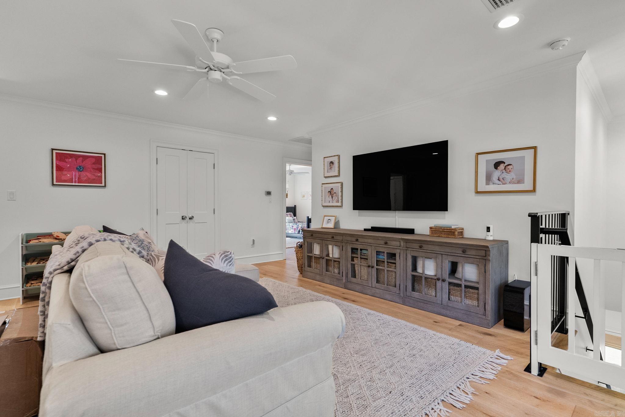 NEWTONS - Residential