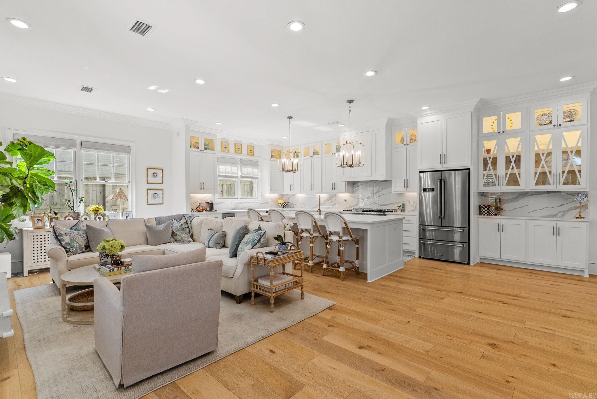NEWTONS - Residential
