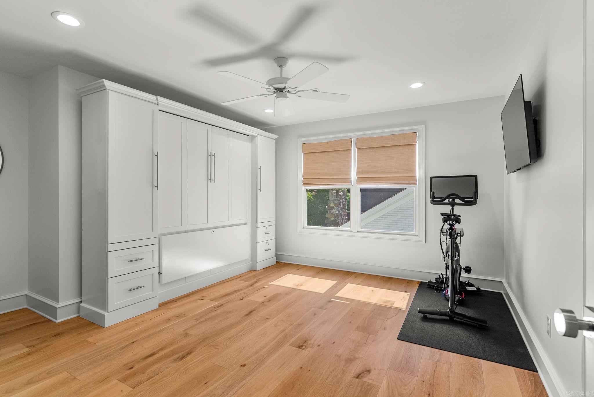 NEWTONS - Residential