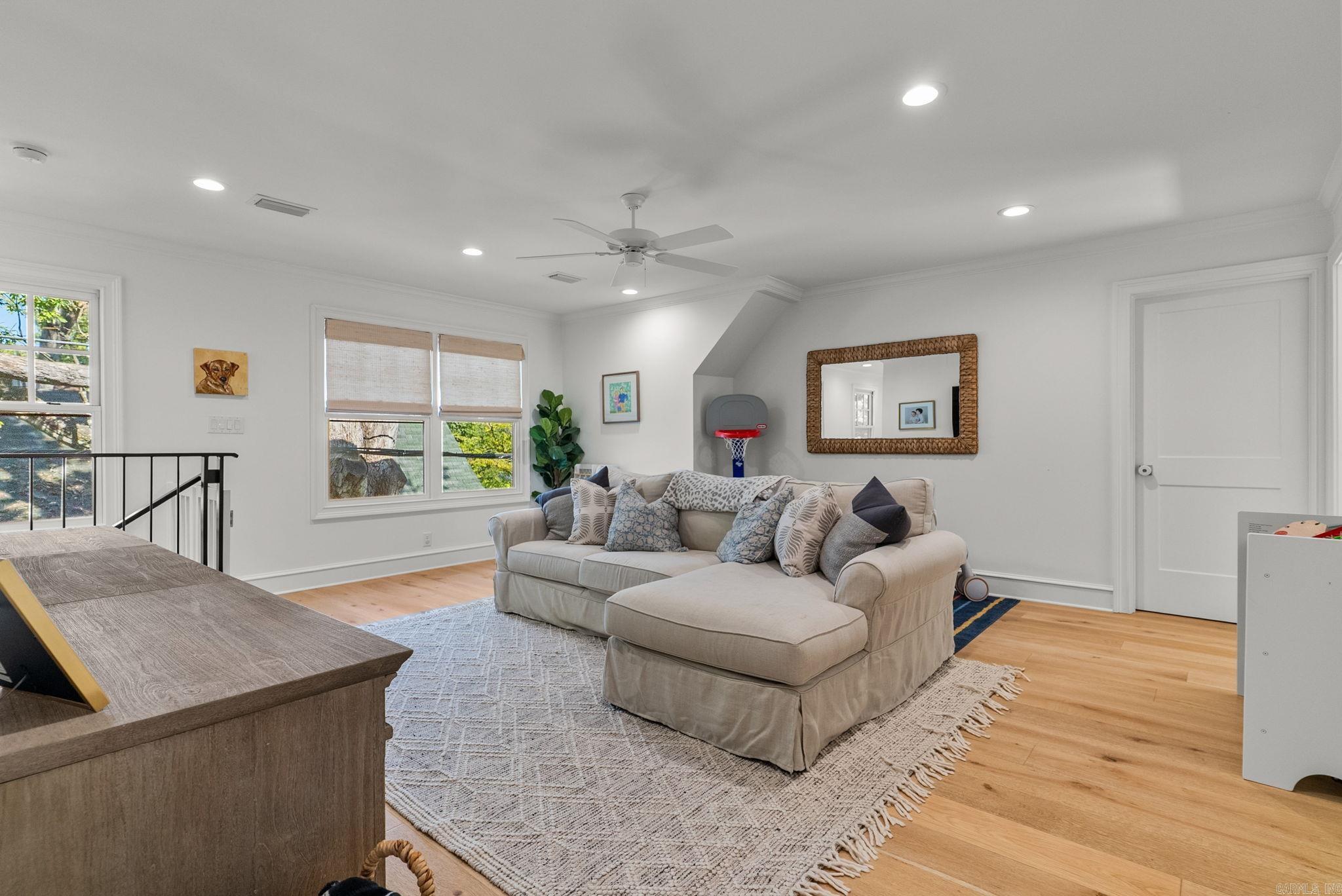 NEWTONS - Residential