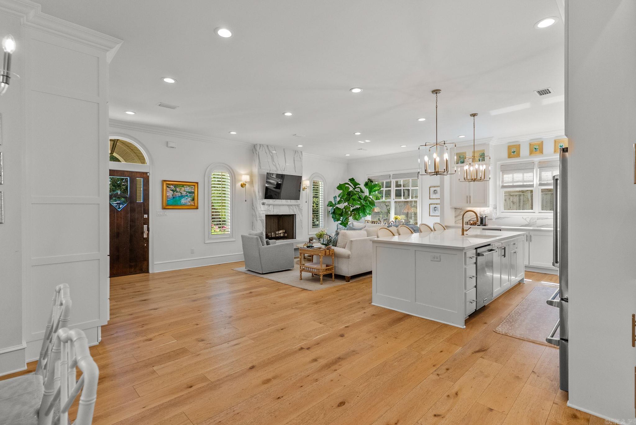 NEWTONS - Residential