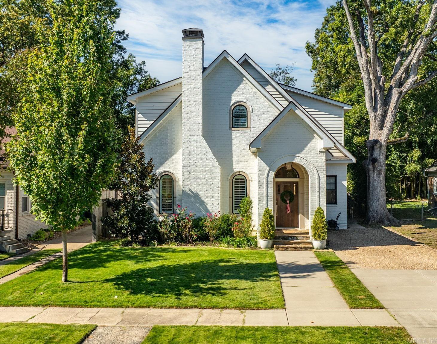 Spectacular newer construction with 4 bedrooms 3.5 baths in the heart of the Heights! Handsome exterior and gorgeous interior. Numerous custom details and fantastic open floor plan make this home the perfect setting for family living and entertaining friends. Step inside to spacious living room with fireplace that flows into banquet dining and fabulous gourmet kitchen with large center island, quality appliances, loads of custom cabinetry and large pantry. Spa inspired primary suite located on the main level with access to outdoor sun terrace. Upstairs: \Family den/media lounge. Two bedrooms with shared bath along with additional 4th bedroom that can also serve as home office and an additional full bath. Golf cart garage with storage, Impeccable landscape with wonderful backyard, sun terrace and excellent play area with permanent turf. Easy walk to Heights fine dining and shopping!
