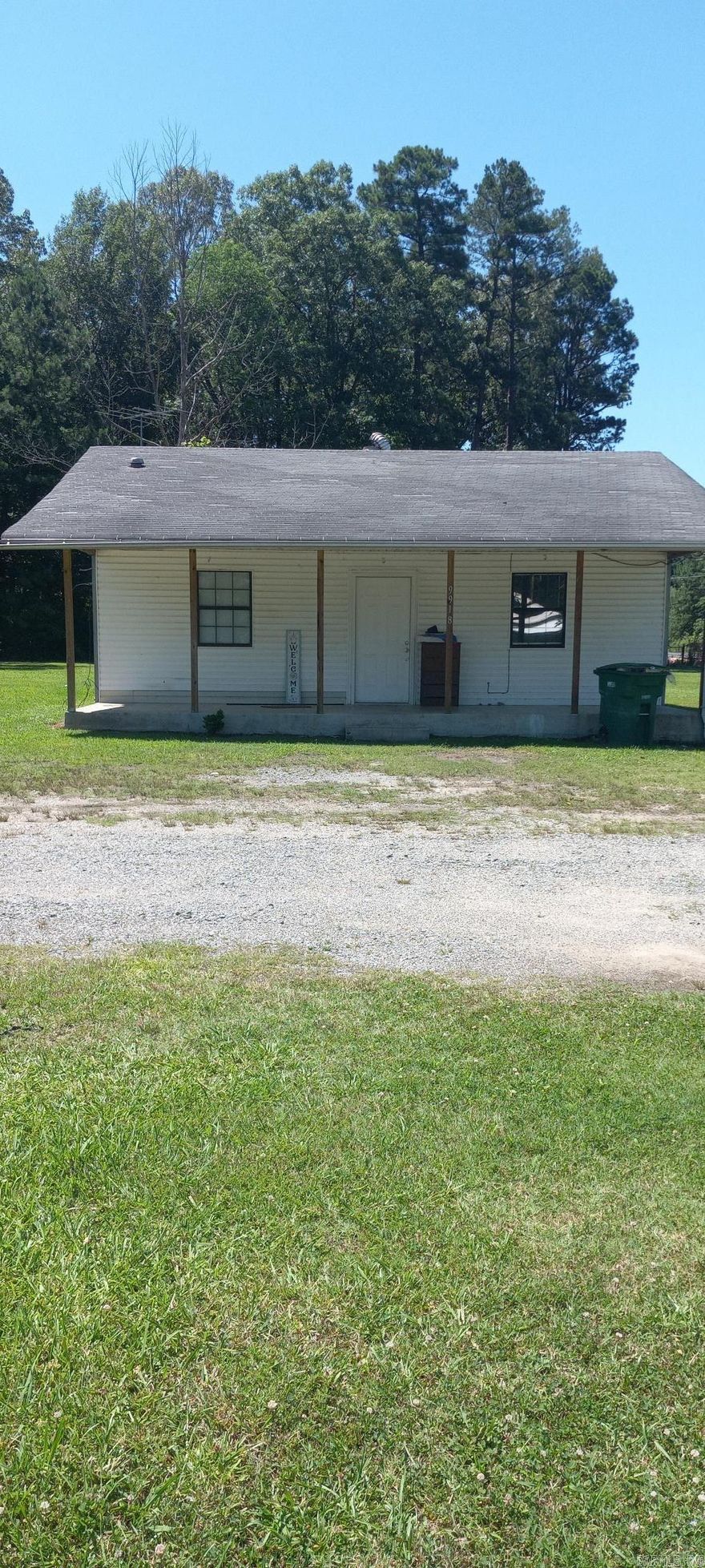 Cozy 2 bed 1 bath home for rent! Conveniently located outside of White Hall near shopping and mutliple food choices. This home won't last long! Call today to schedule a tour!!!! 870-534-2823