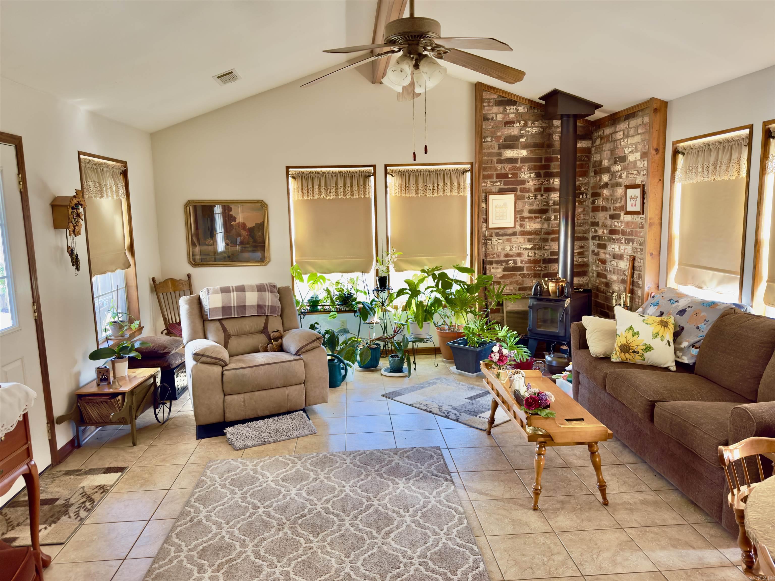 HIDDEN VALLEY - Residential