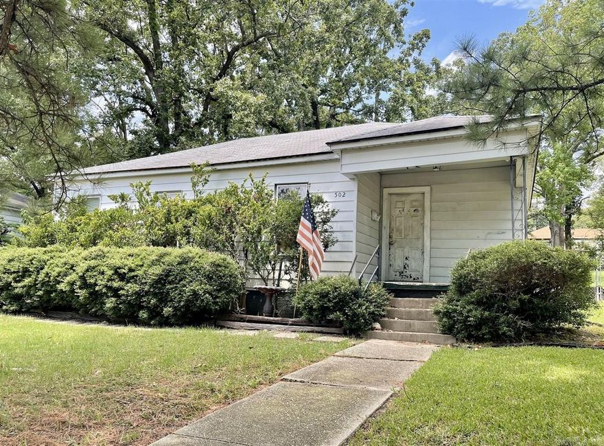 INVESTORS! Here is a 2 bedroom, 1 bath house with some really great potential! This property is being sold AS IS.    Call Rebecca on more information on how to take a look at the property!    AGENTS- please see "Details For Agents" below.    All information on property taken from Union County Tax Records.