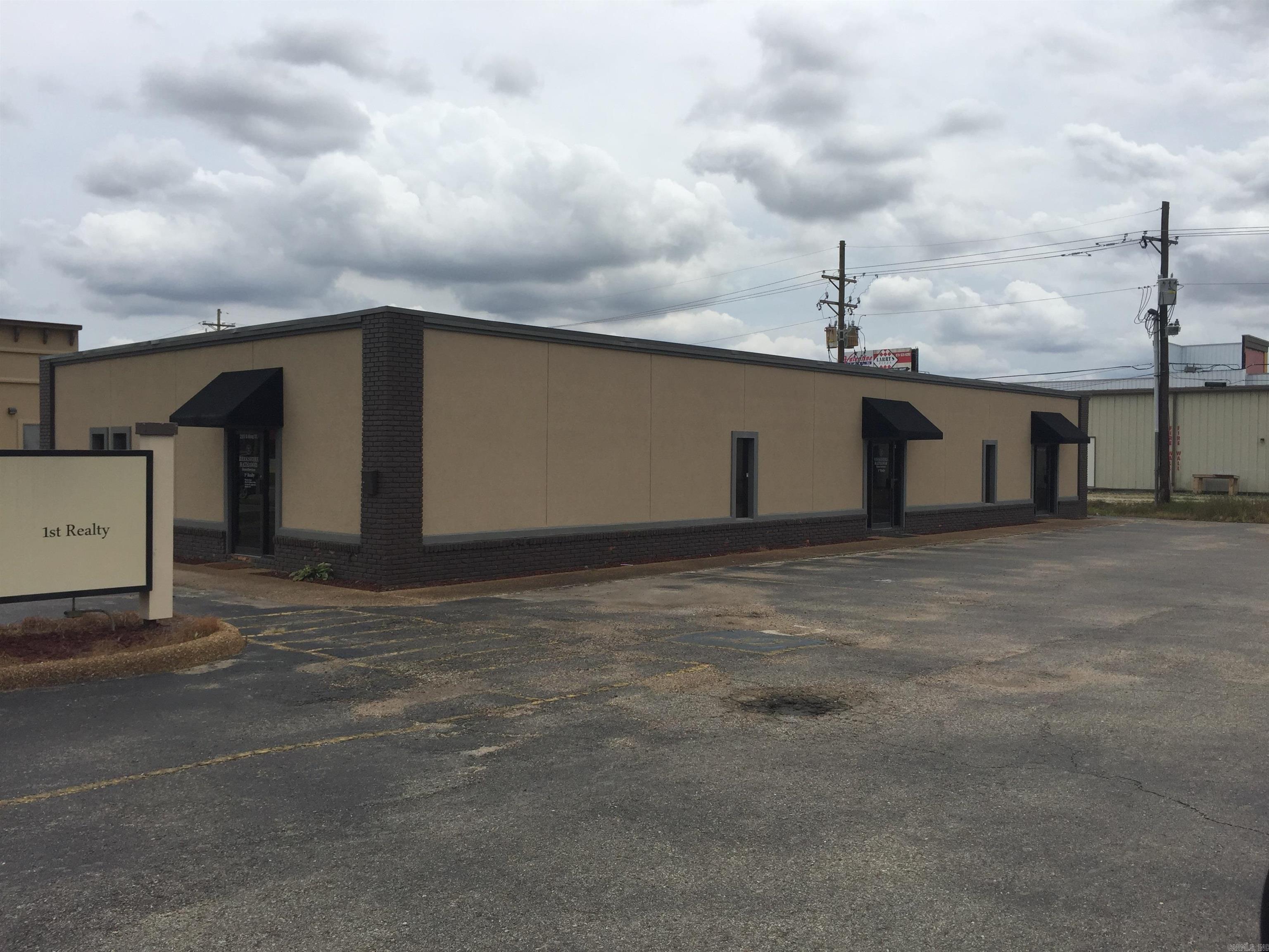 Basic Office space located in the Central Business District of Jonesboro. Located just off Red Wolf Blvd, close to the Mall at Turtle Creek. Very Quiet Tenants on both sides of this space. Reception Area. Large Office. Small office or file room. Large Conference. Restroom. All Electric. Tenant pays the Electric. Not suitable for Daycare or Salon.