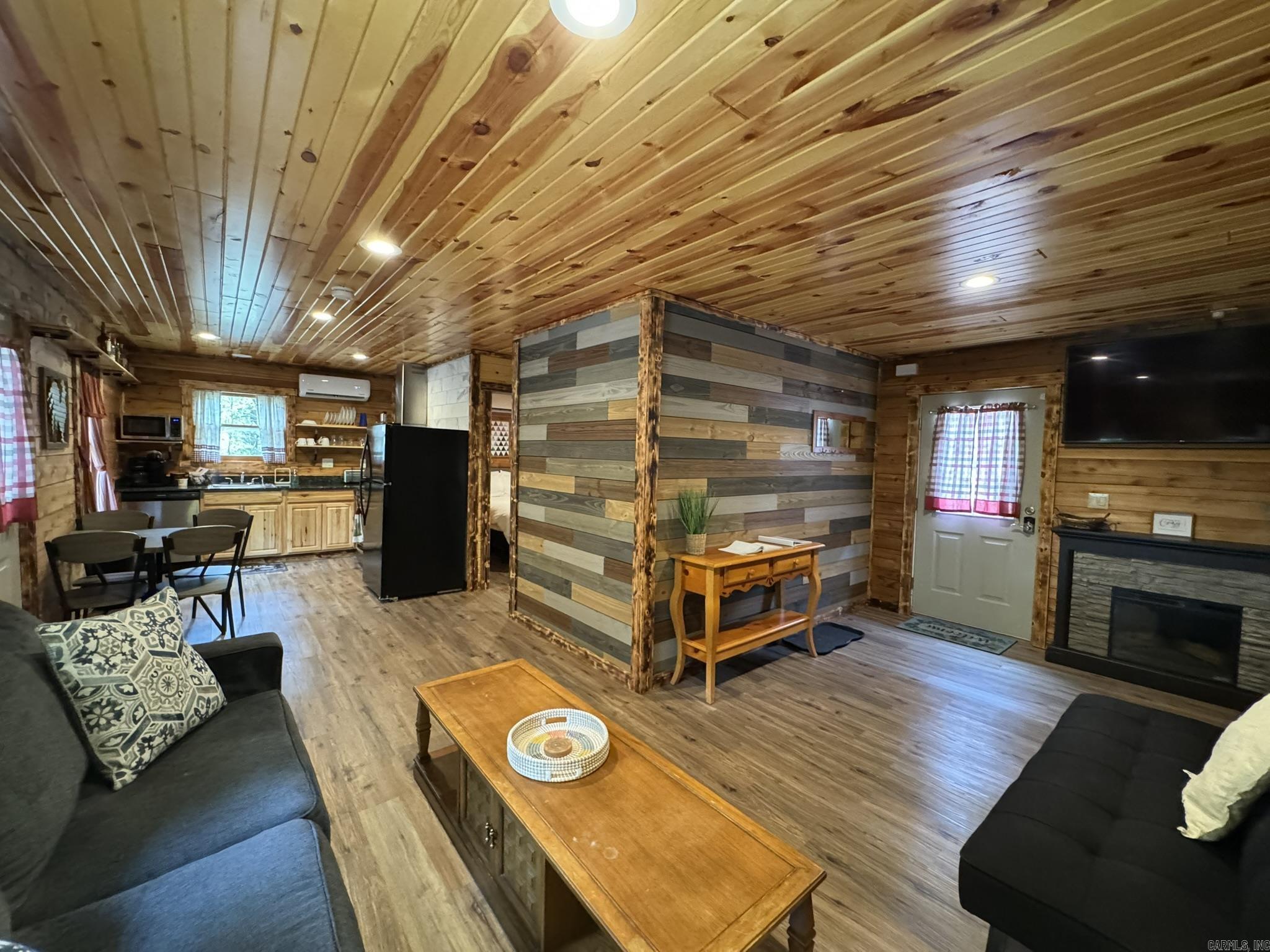 WOODLAND TERRACE FARMS - Residential