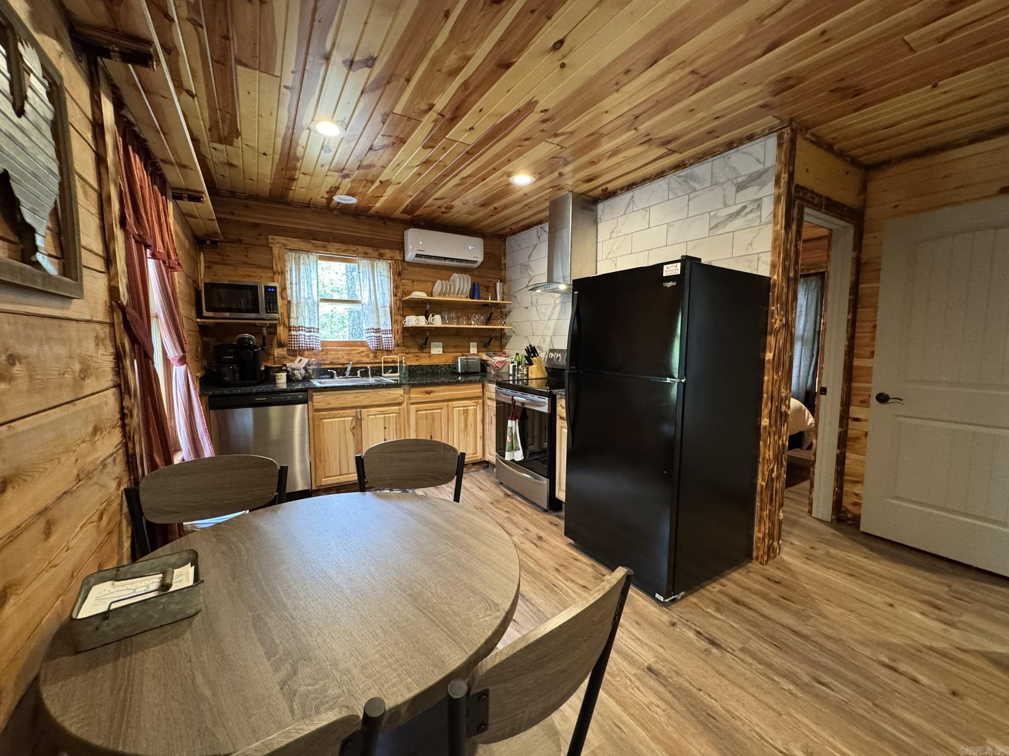 WOODLAND TERRACE FARMS - Residential