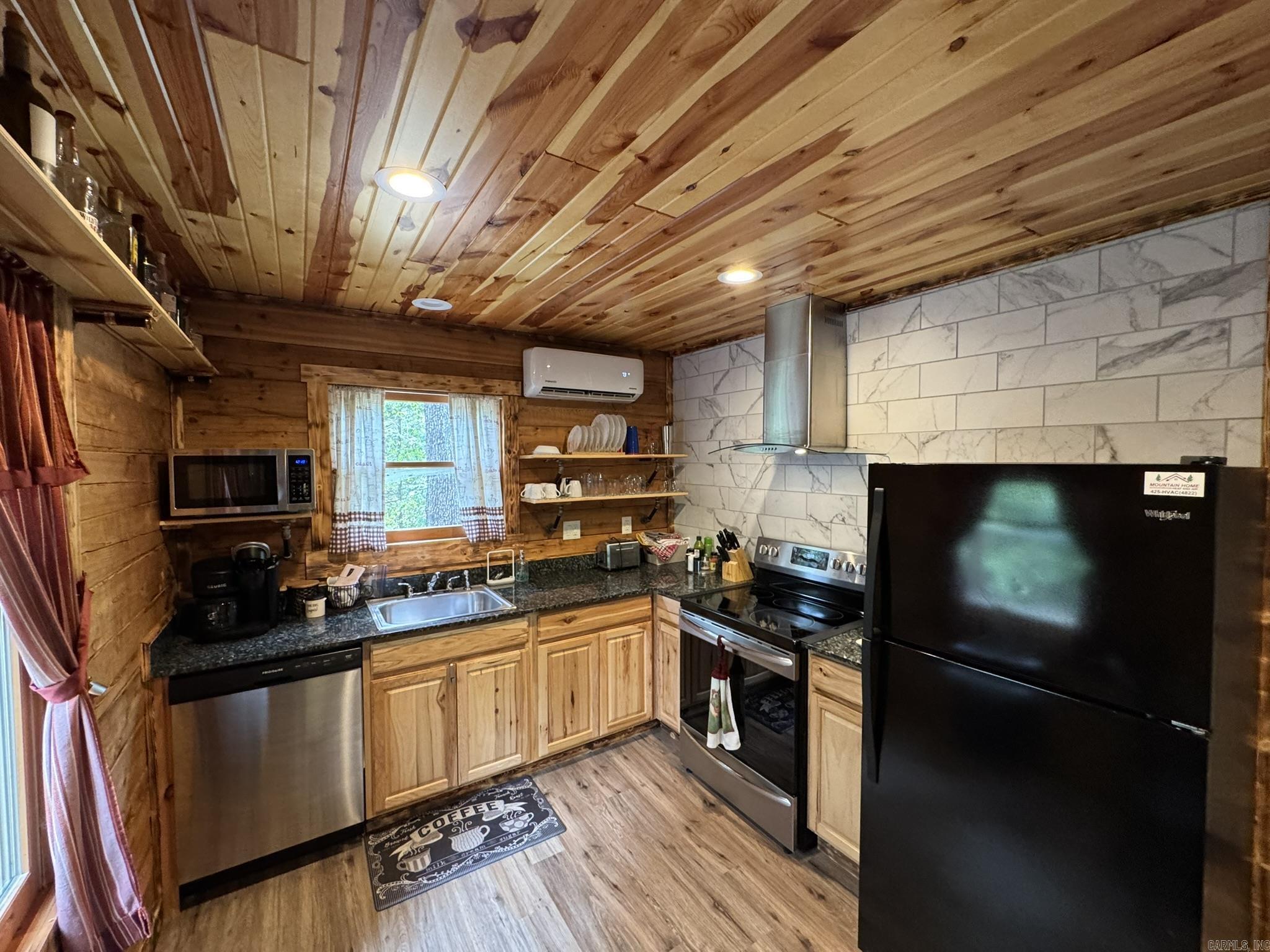 WOODLAND TERRACE FARMS - Residential