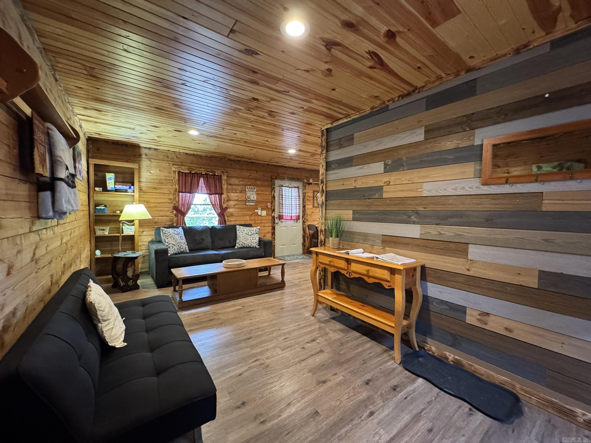 WOODLAND TERRACE FARMS - Residential