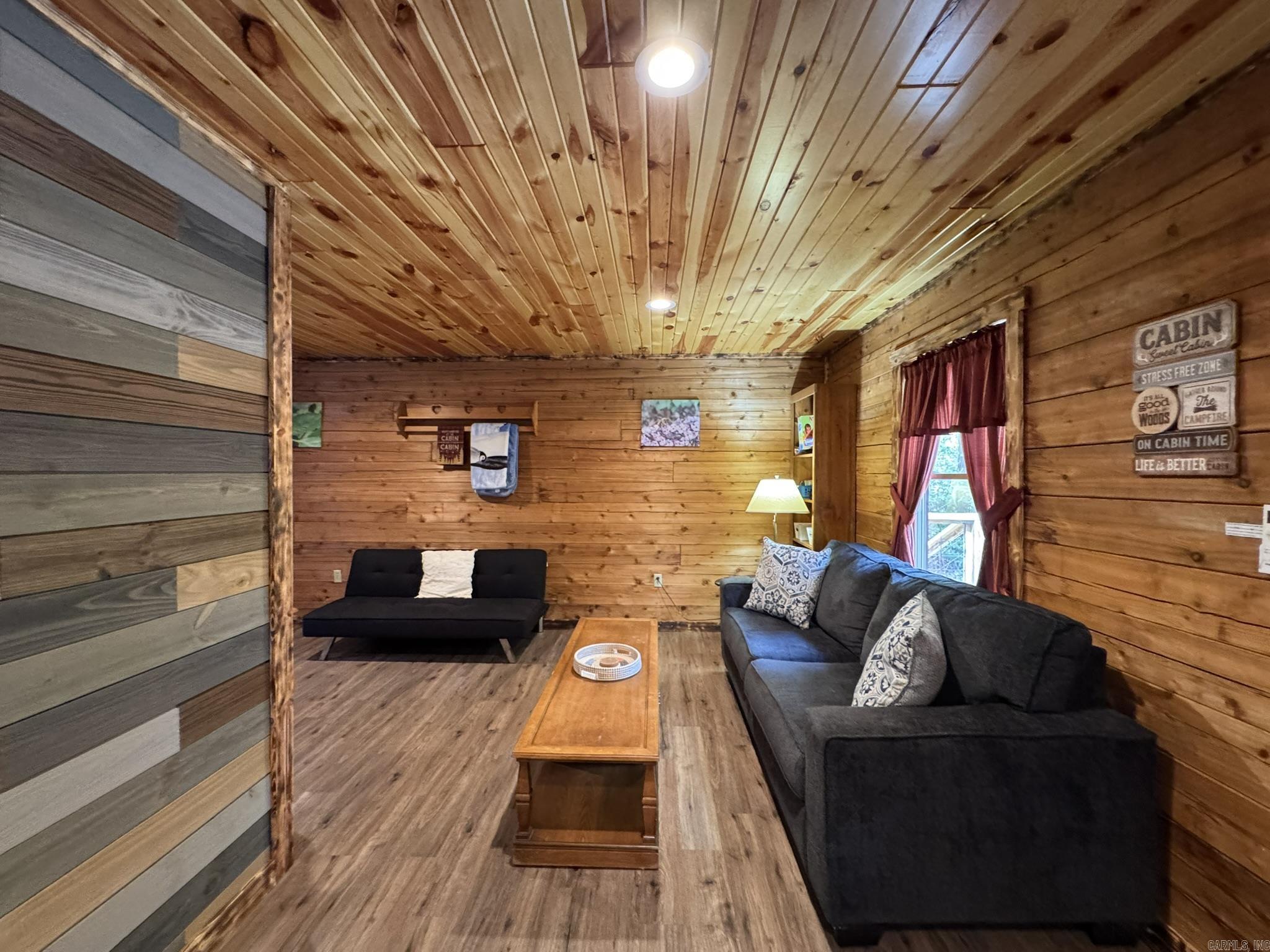 WOODLAND TERRACE FARMS - Residential
