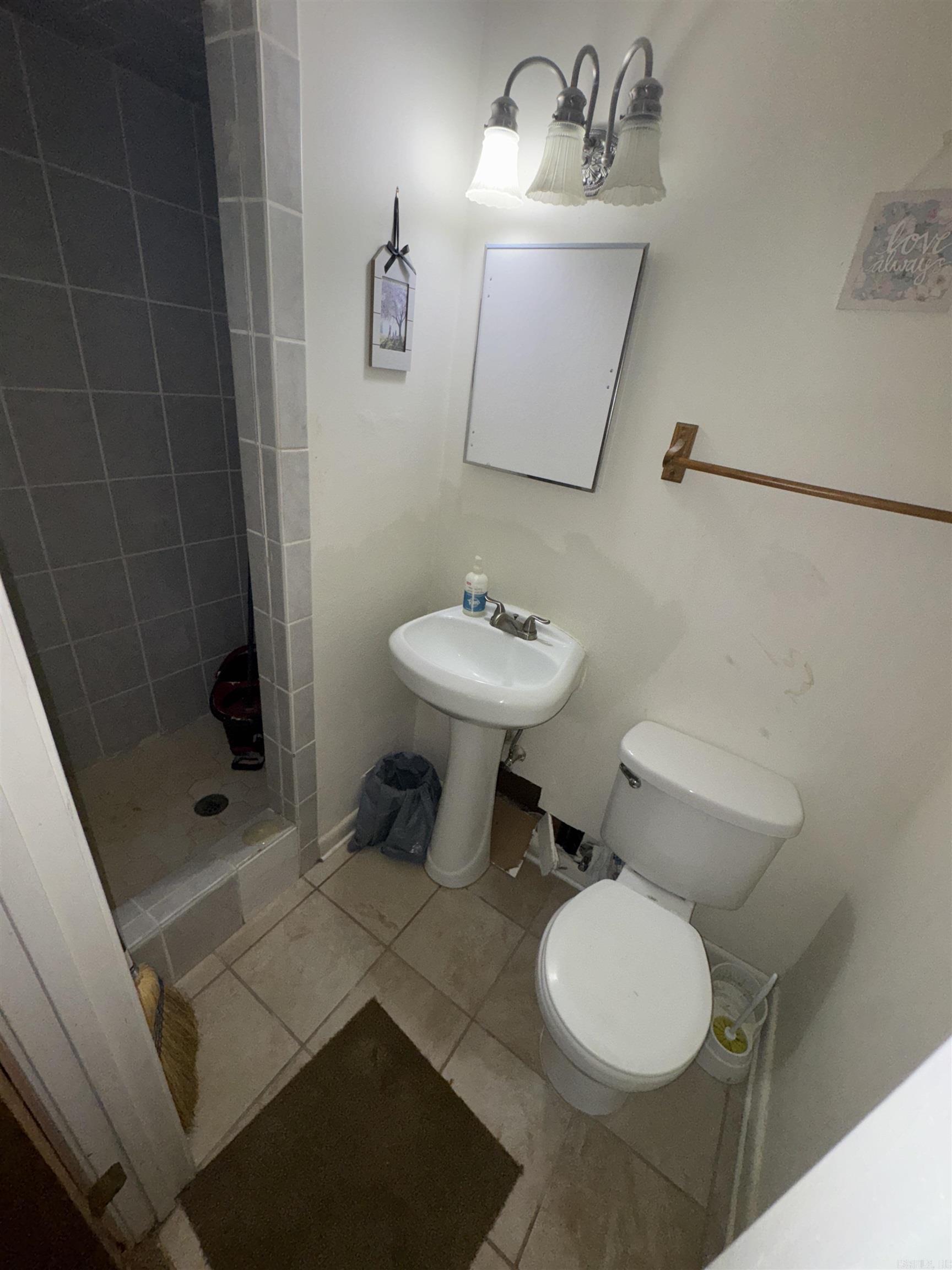 BEVERLY TERR - Residential