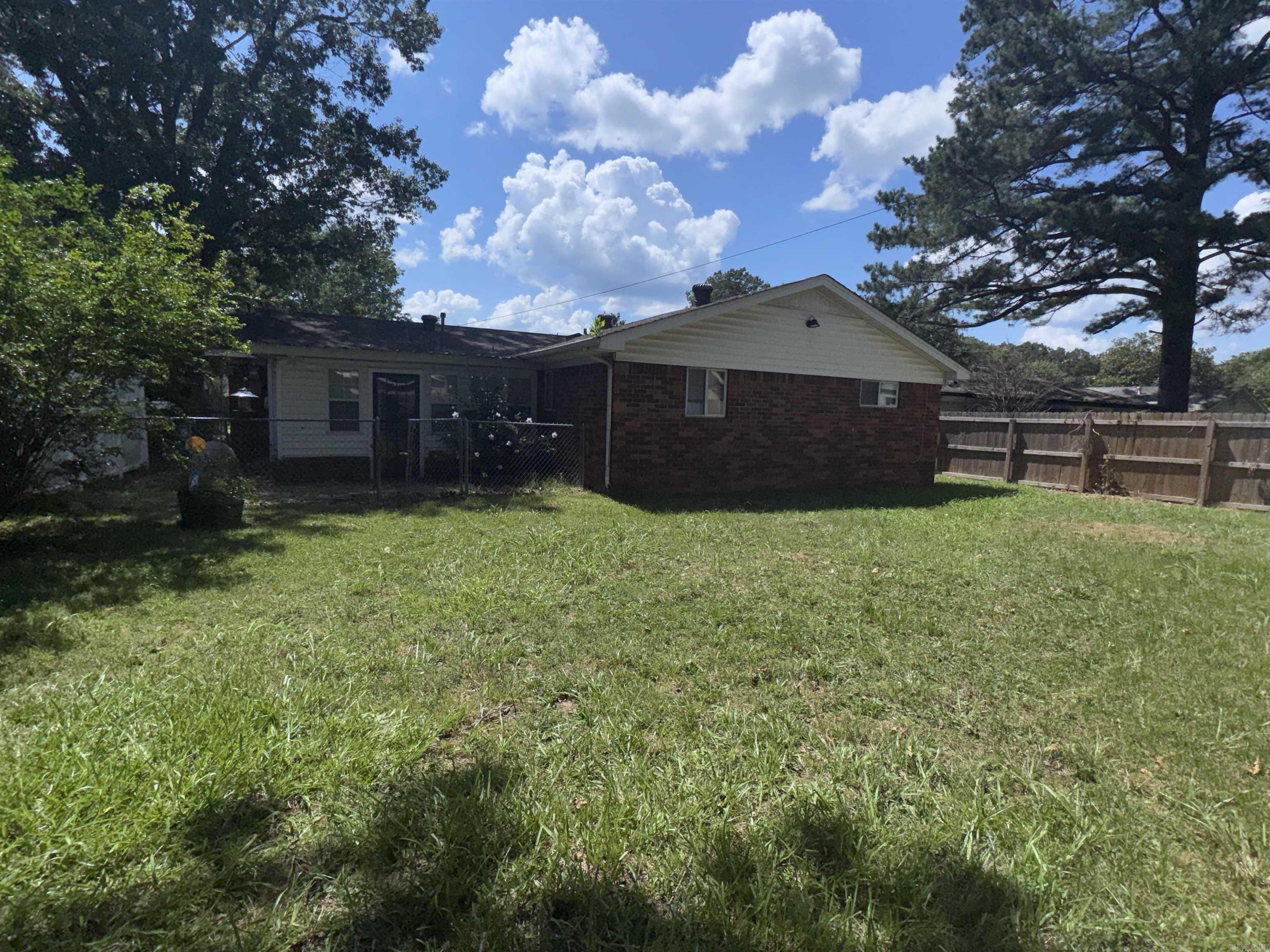 BEVERLY TERR - Residential