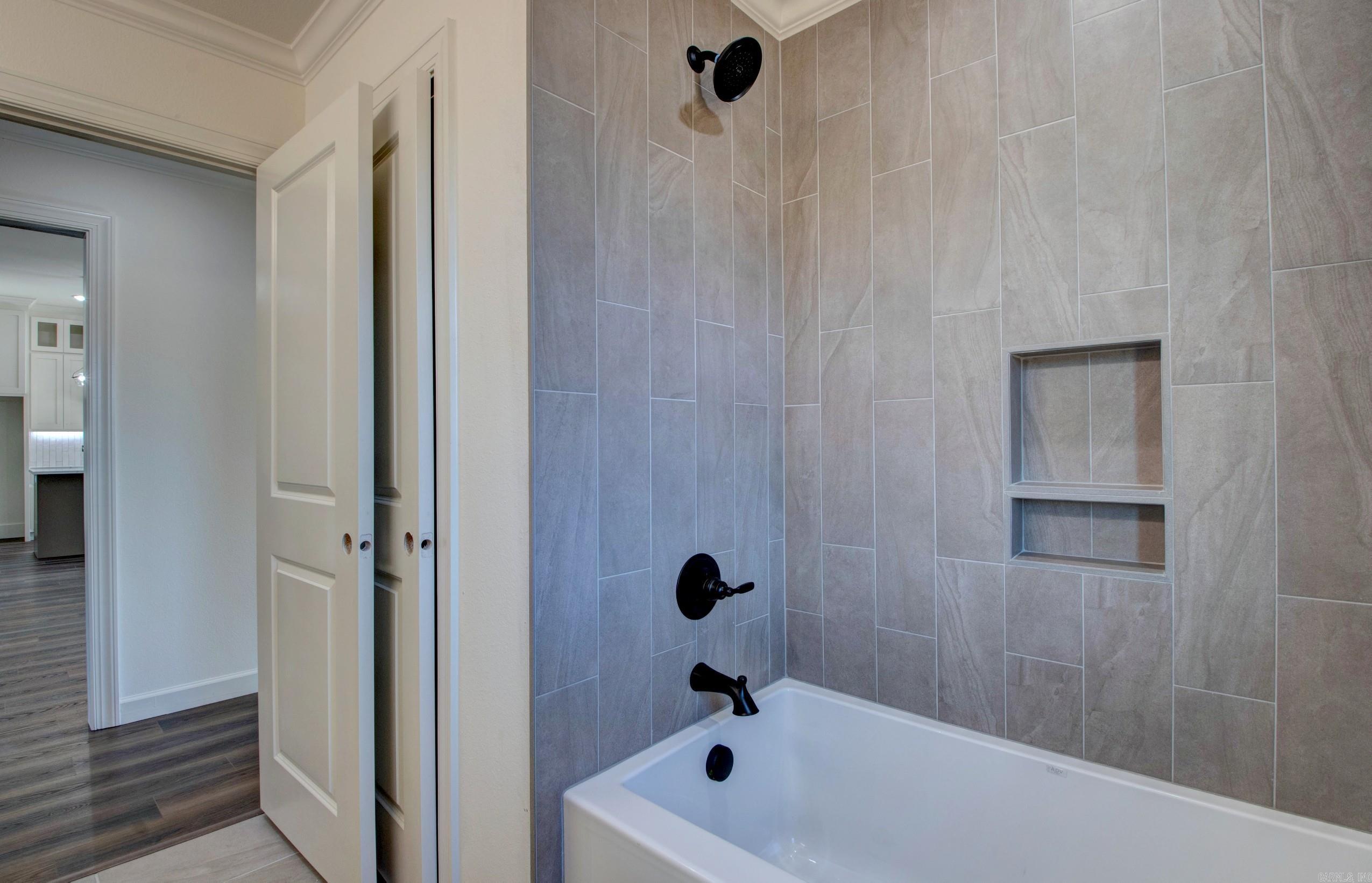 COUNTRY CLUB OF ARK THE - Residential