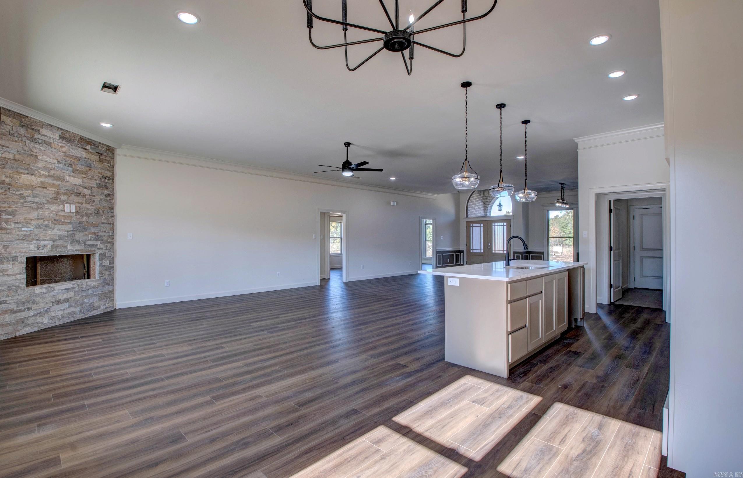 COUNTRY CLUB OF ARK THE - Residential