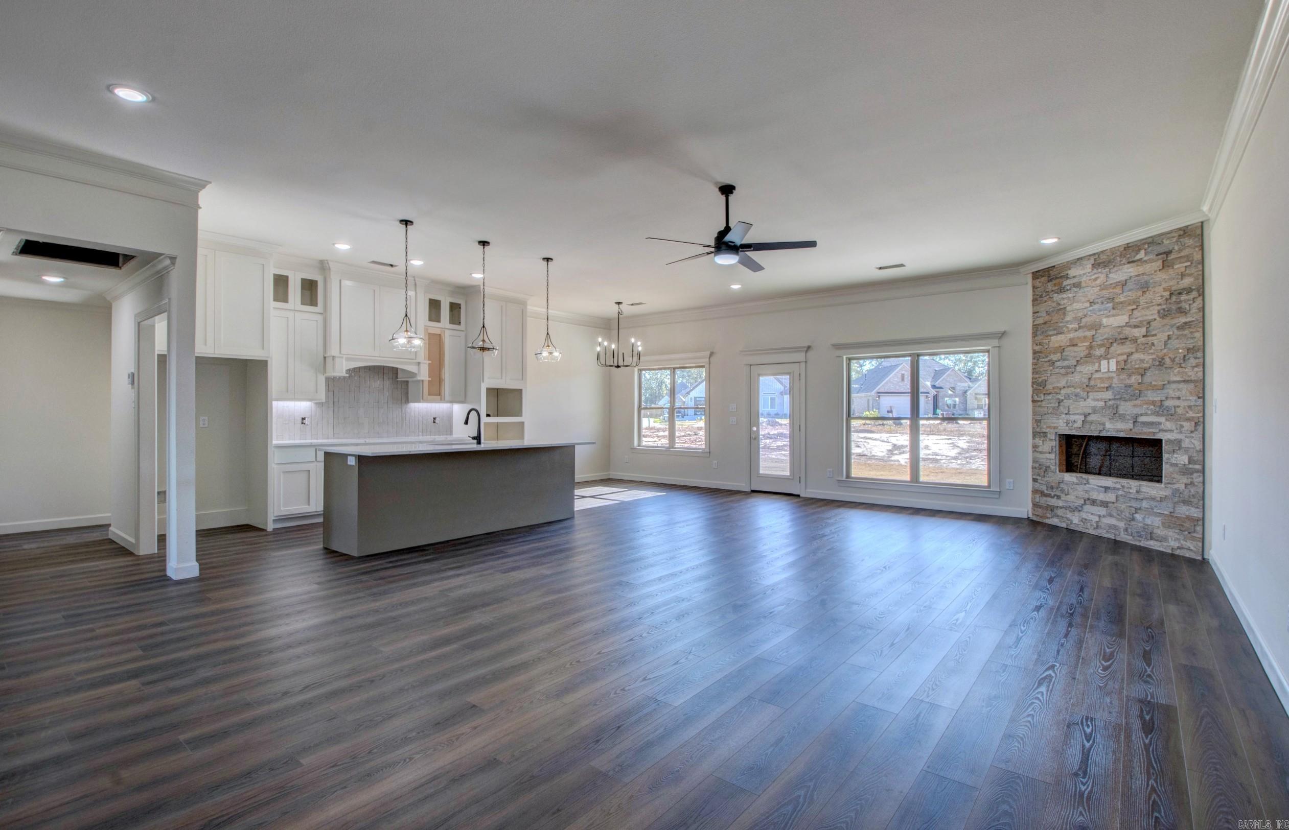 COUNTRY CLUB OF ARK THE - Residential