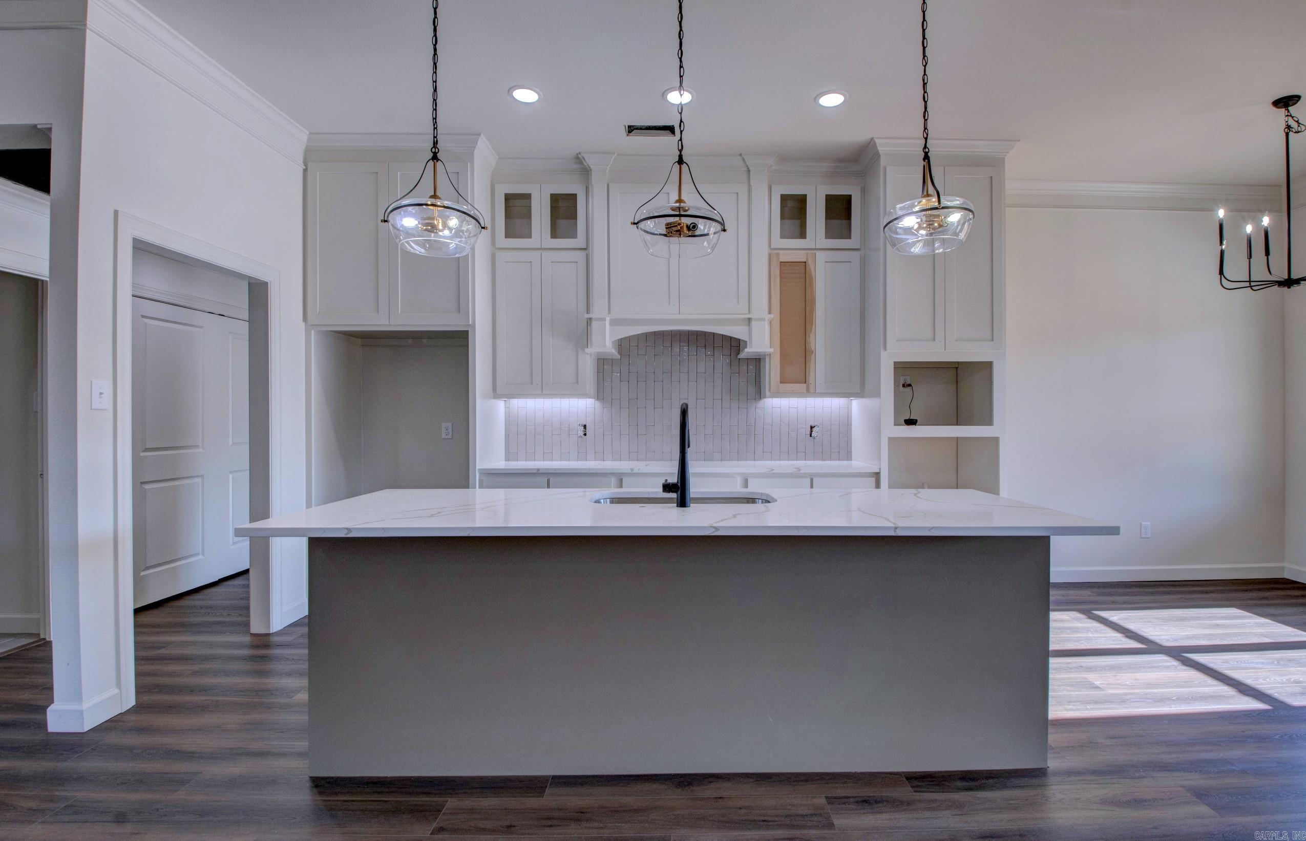 COUNTRY CLUB OF ARK THE - Residential