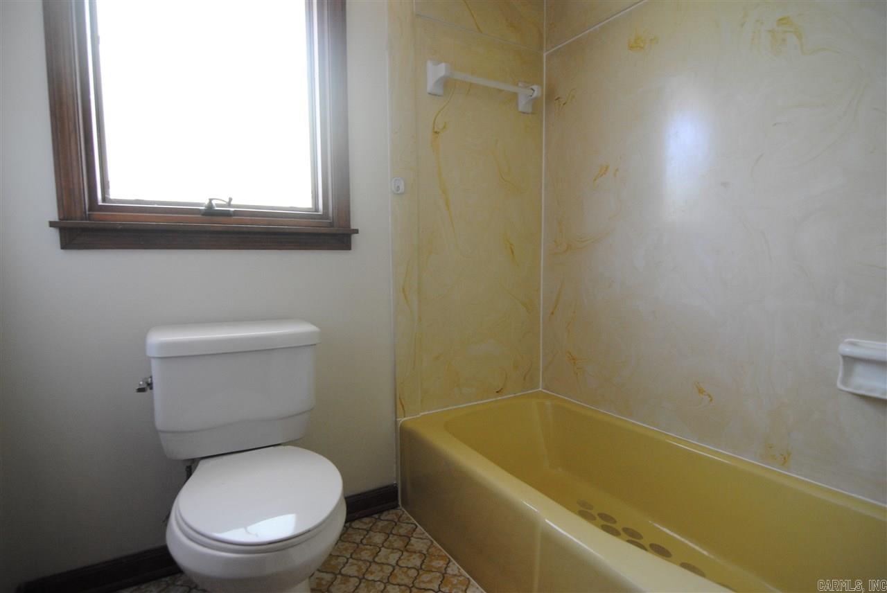 Country Club I - Residential Lease