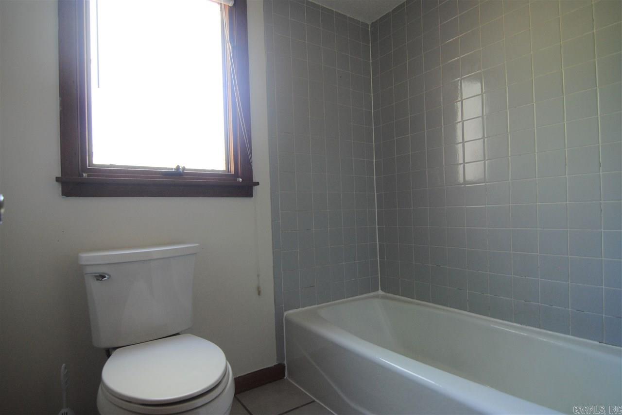 Country Club I - Residential Lease