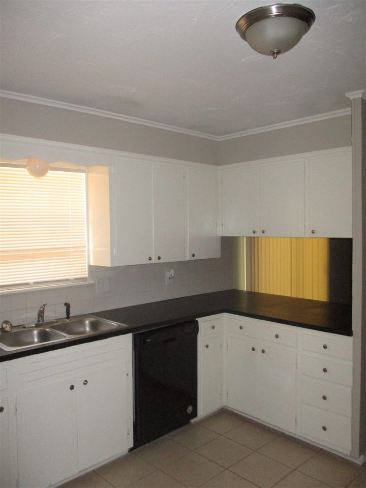 Country Club Park - Residential Lease