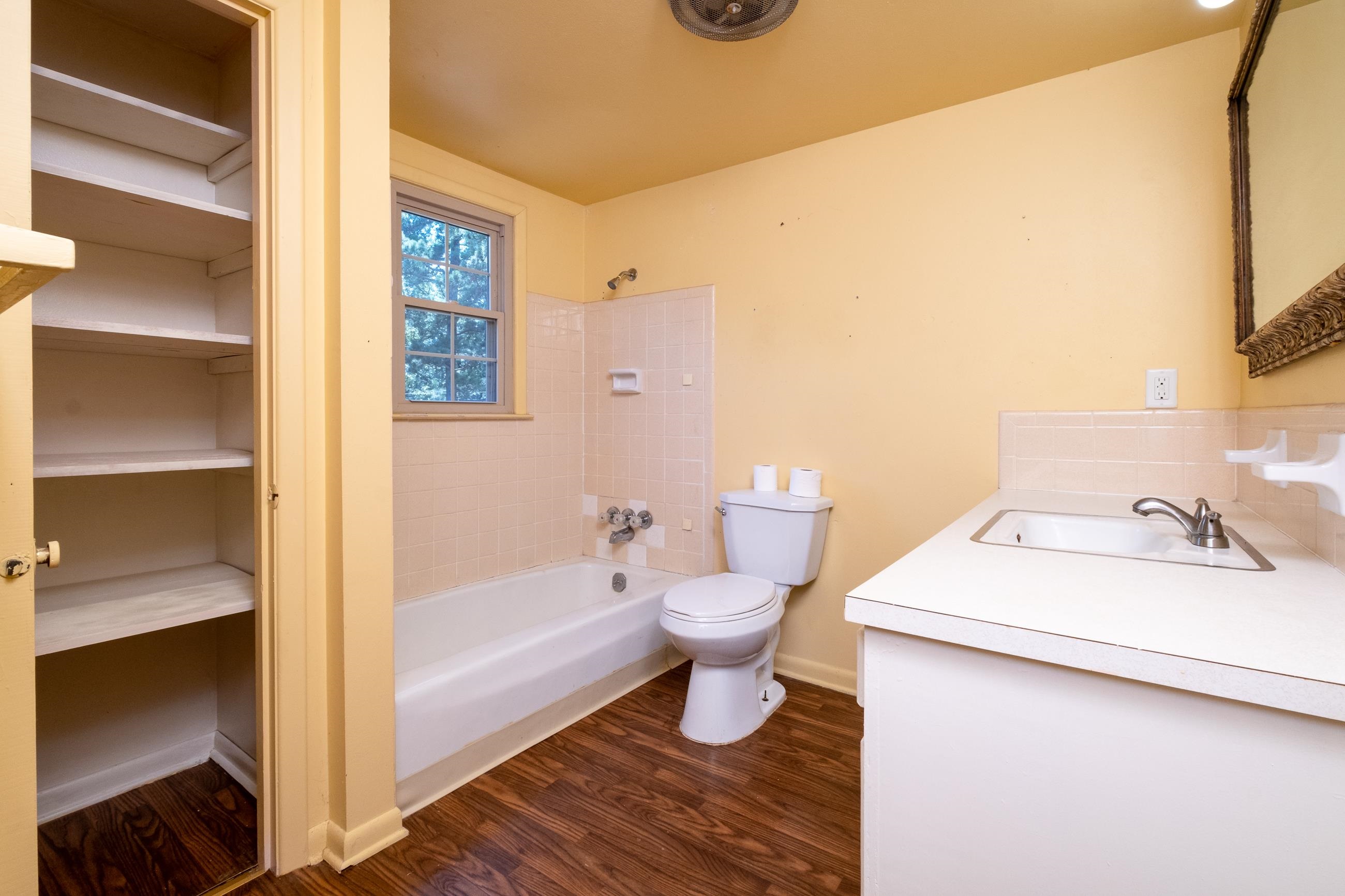 LAKESIDE TERRACE - Residential