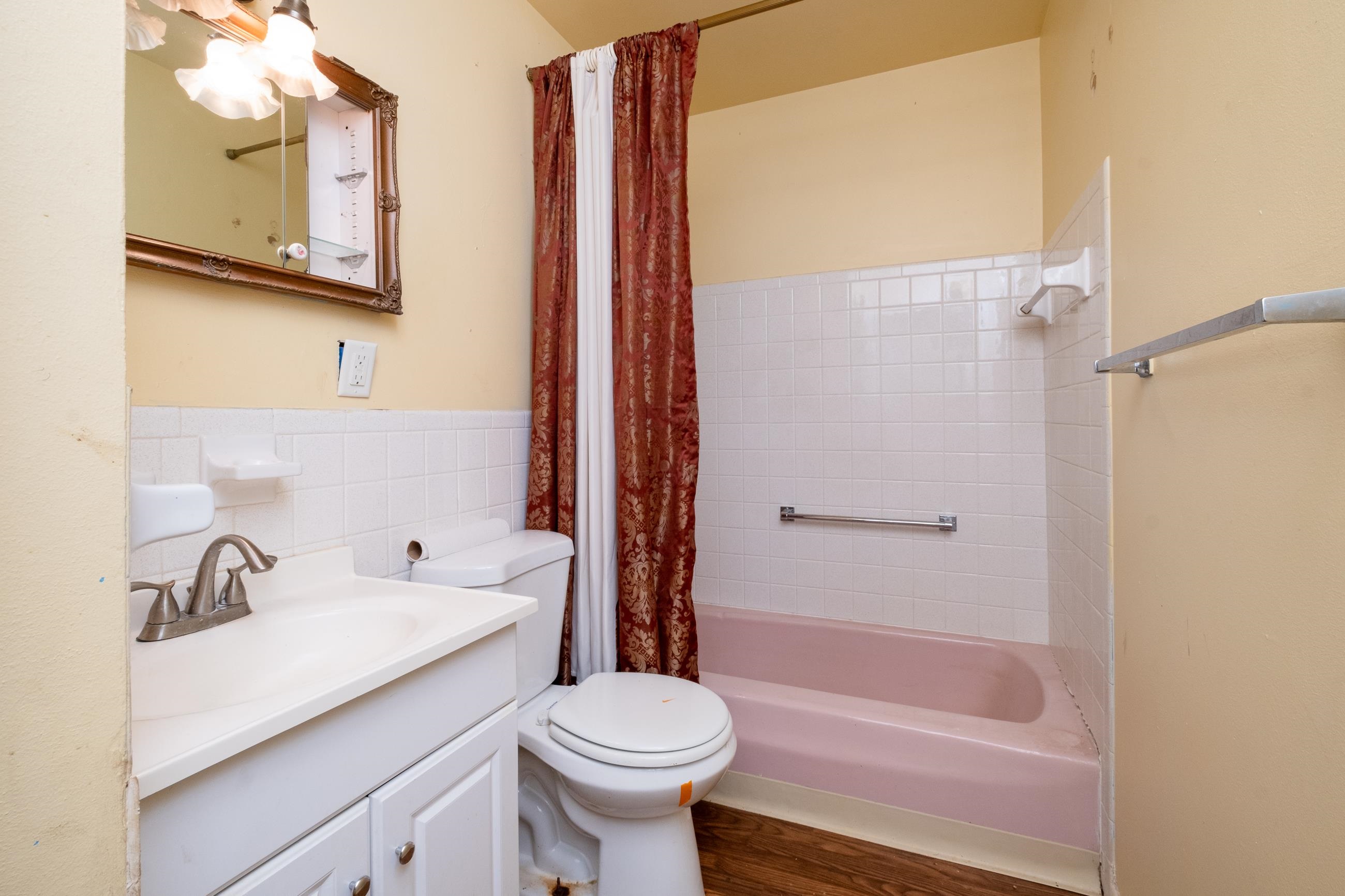 LAKESIDE TERRACE - Residential