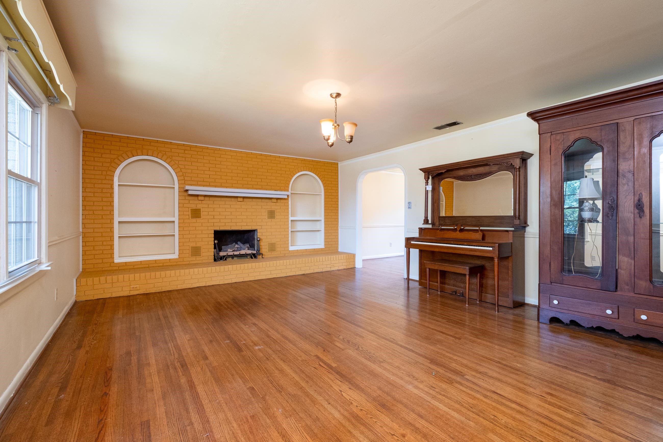 LAKESIDE TERRACE - Residential