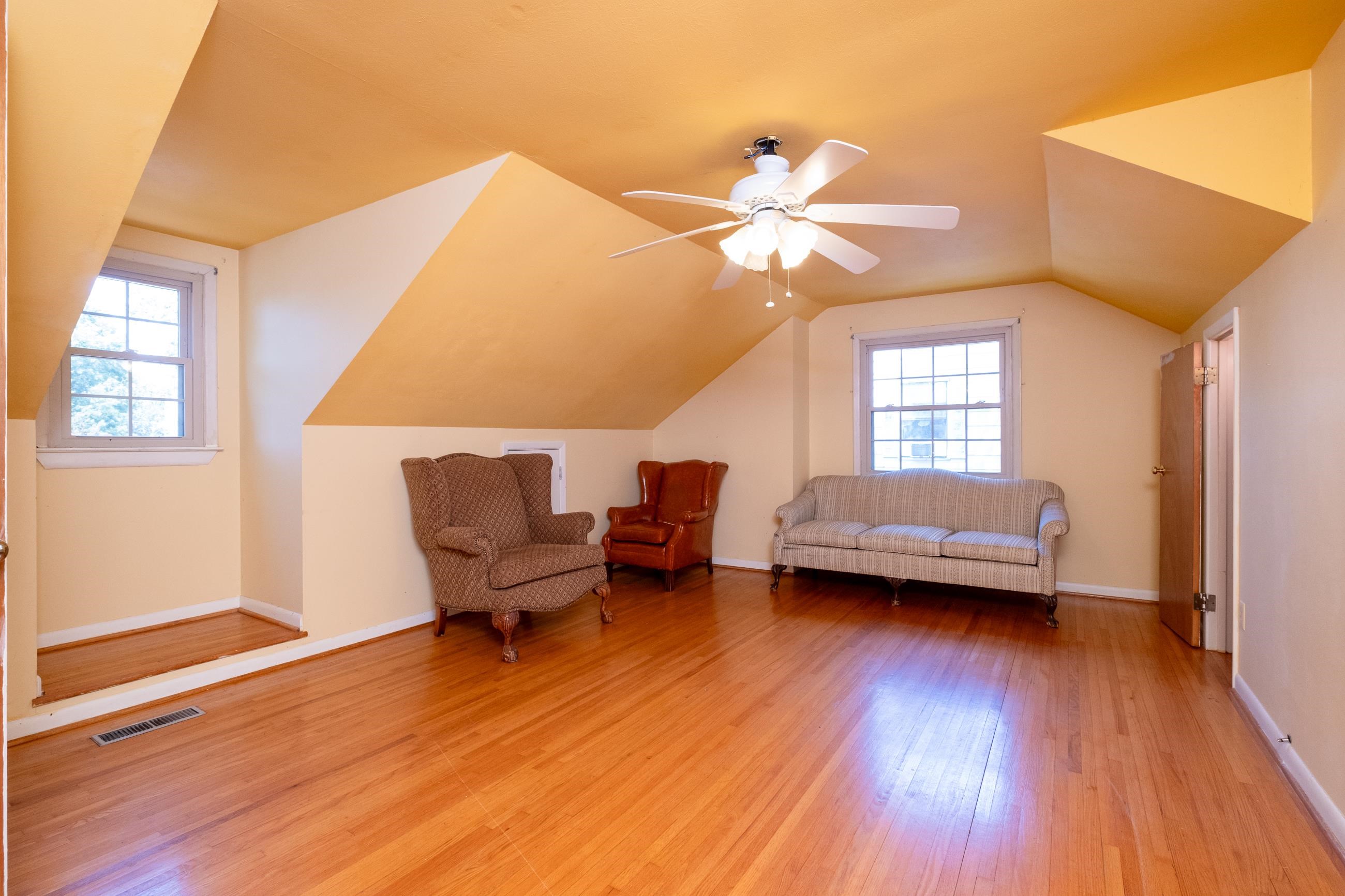 LAKESIDE TERRACE - Residential