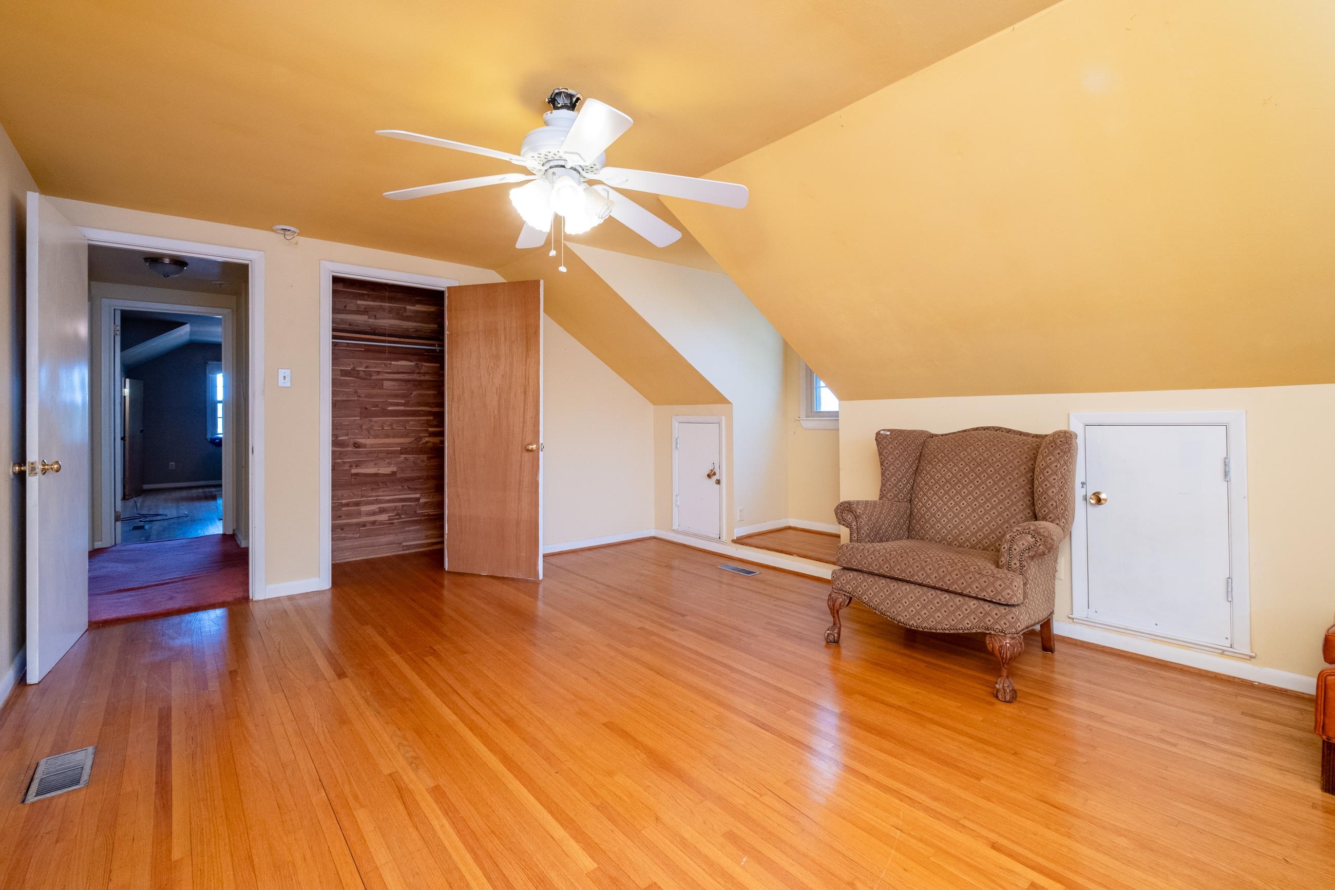 LAKESIDE TERRACE - Residential