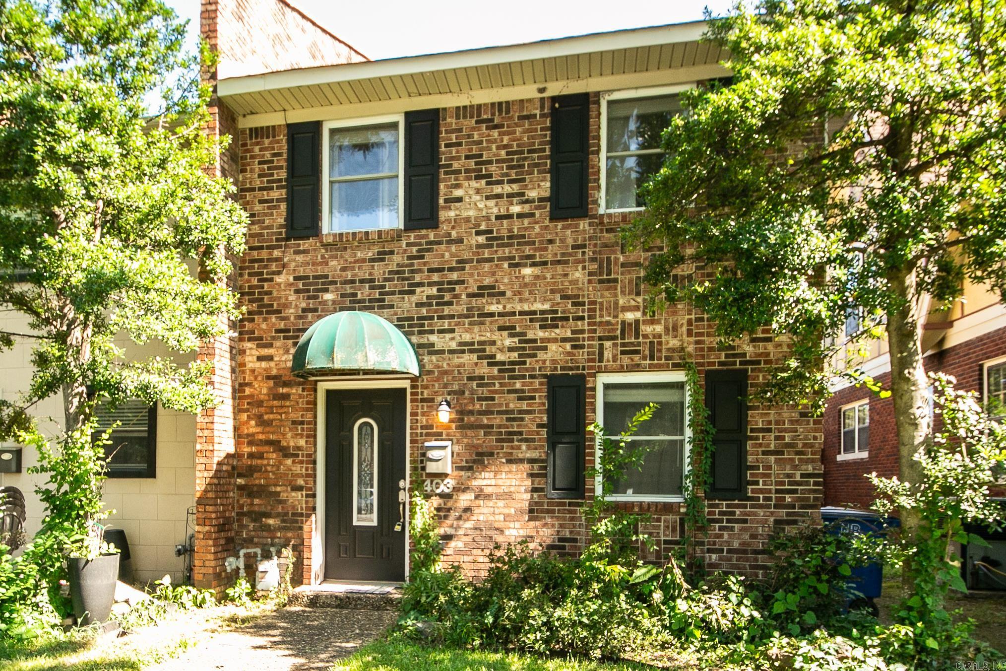 Updated 2 bed/1.5 bath townhome. Amazing location in heart of downtown/Argenta. Features large primary bedroom and jack n Jill bathroom with separate sinks and toilets upstairs.