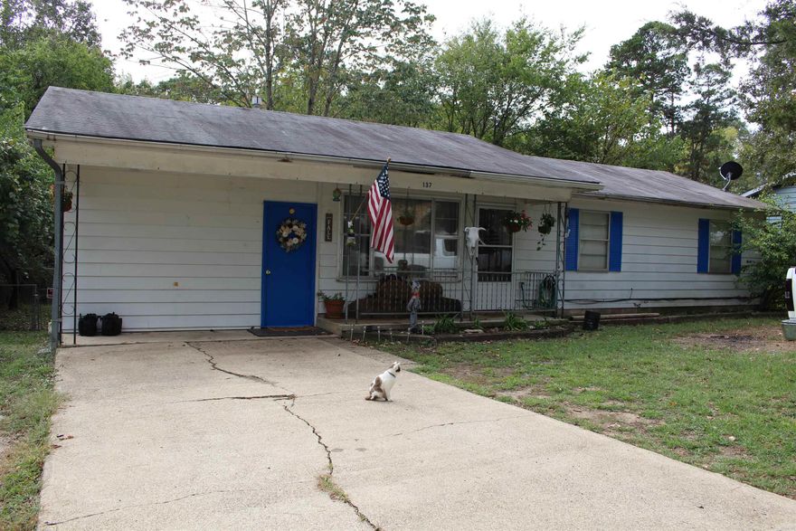 This is a great first home purchase for a couple or small family... or an investment property for rental income! Currently a rental, so income coming in. Large fenced in back yard for your pets to run and play! Good location near the grocery store and restaurants! Enclosed garage for mancave/workshop!