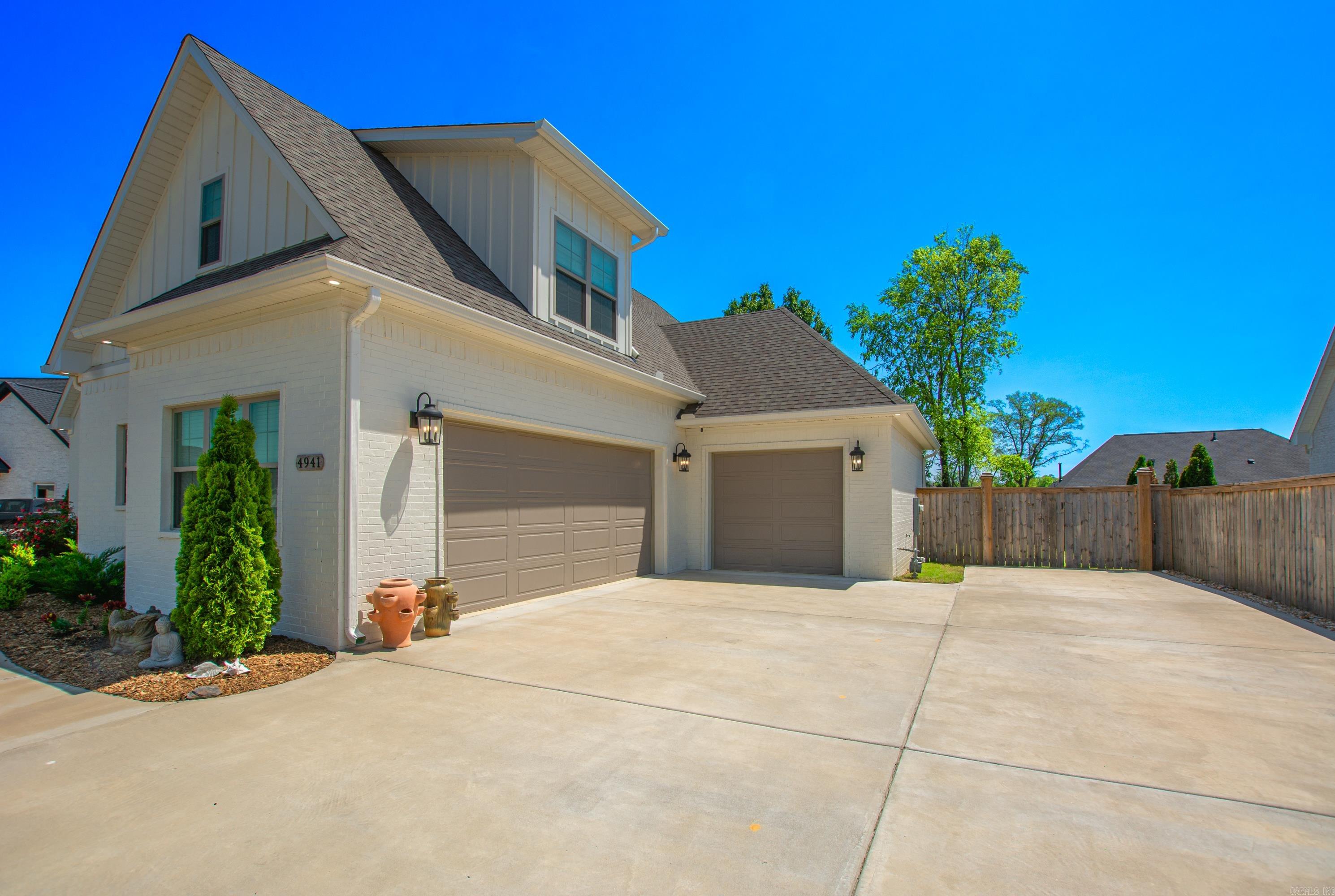 THE POINTE HURRICANE ESTATES - Residential