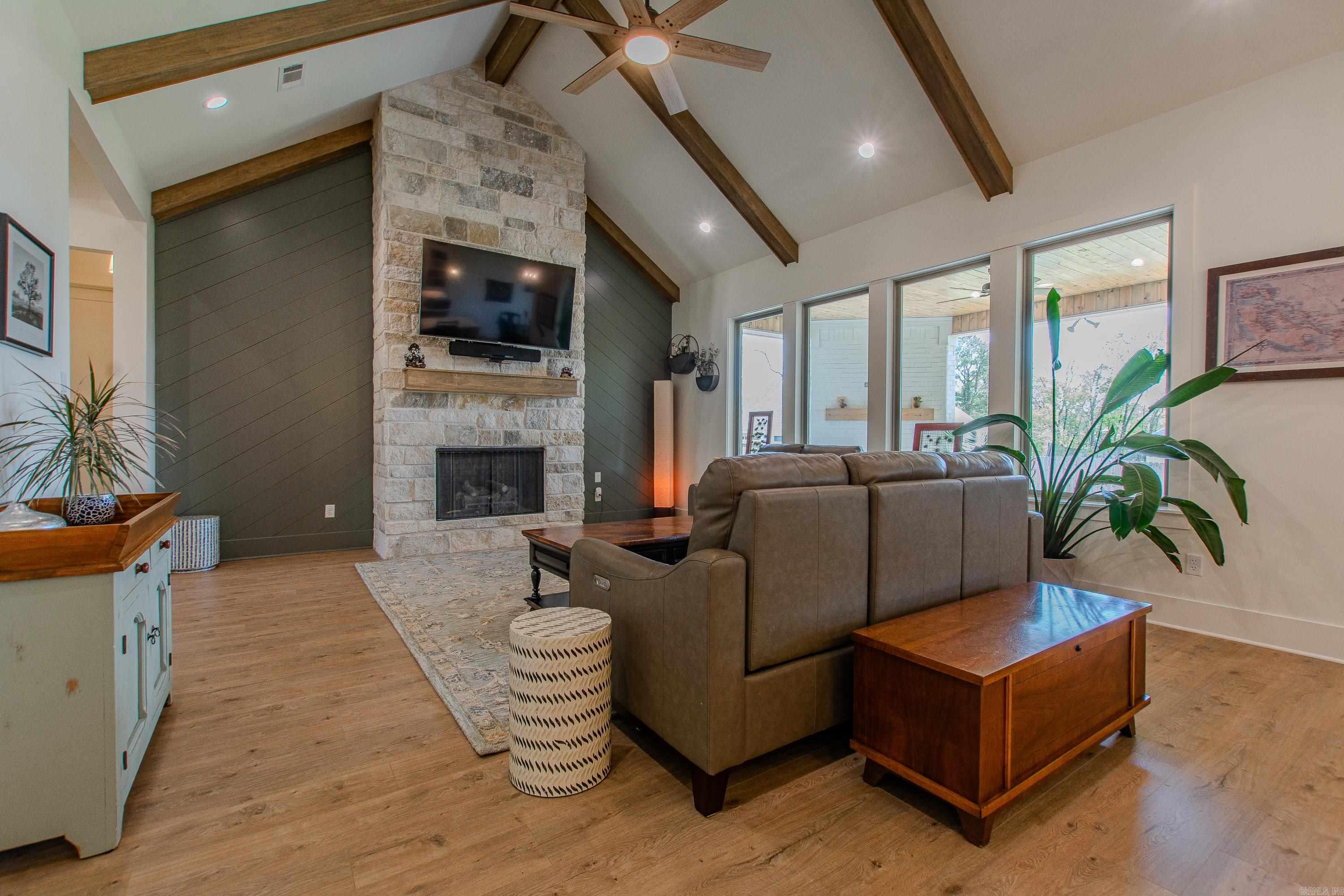 THE POINTE HURRICANE ESTATES - Residential