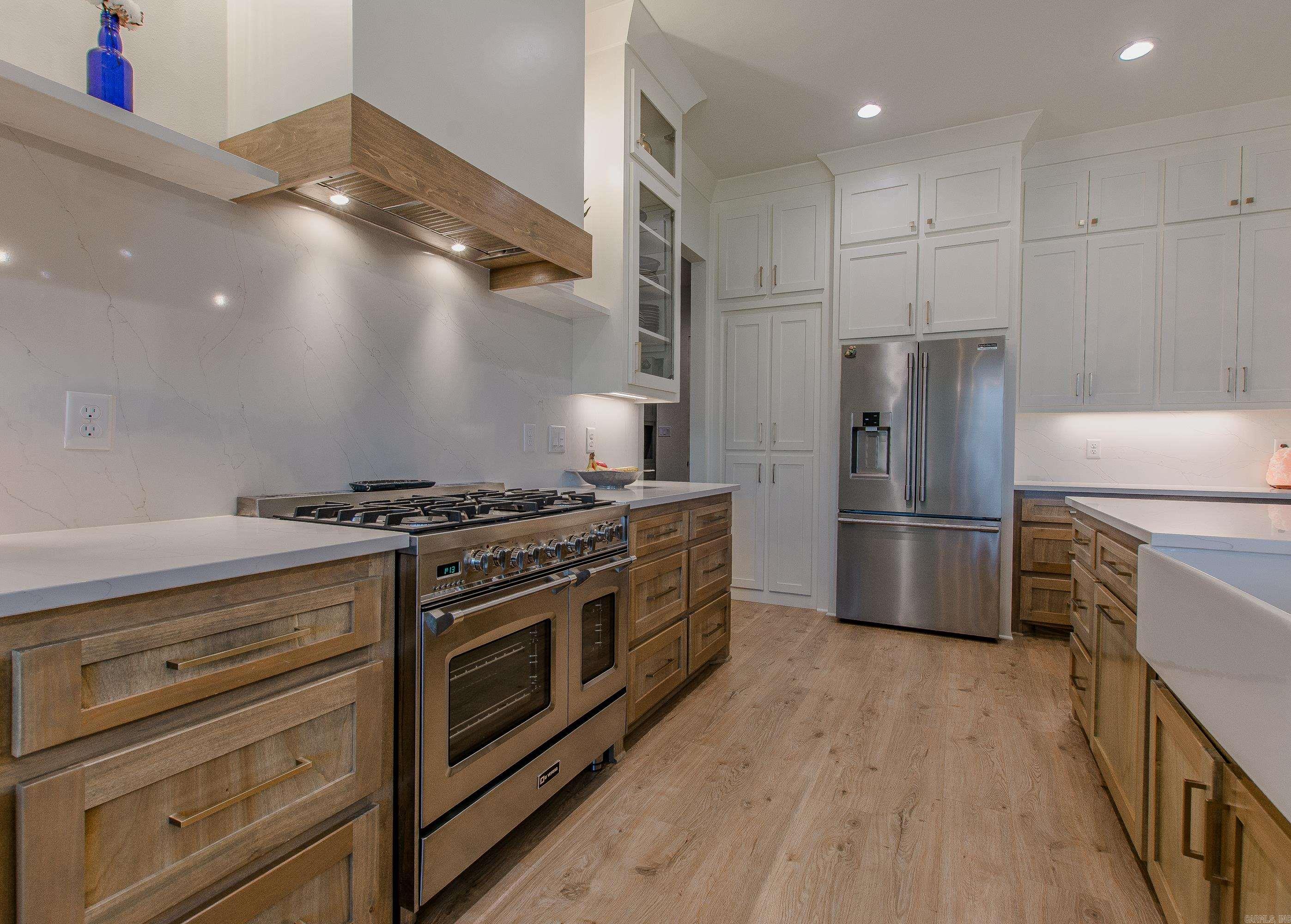 THE POINTE HURRICANE ESTATES - Residential