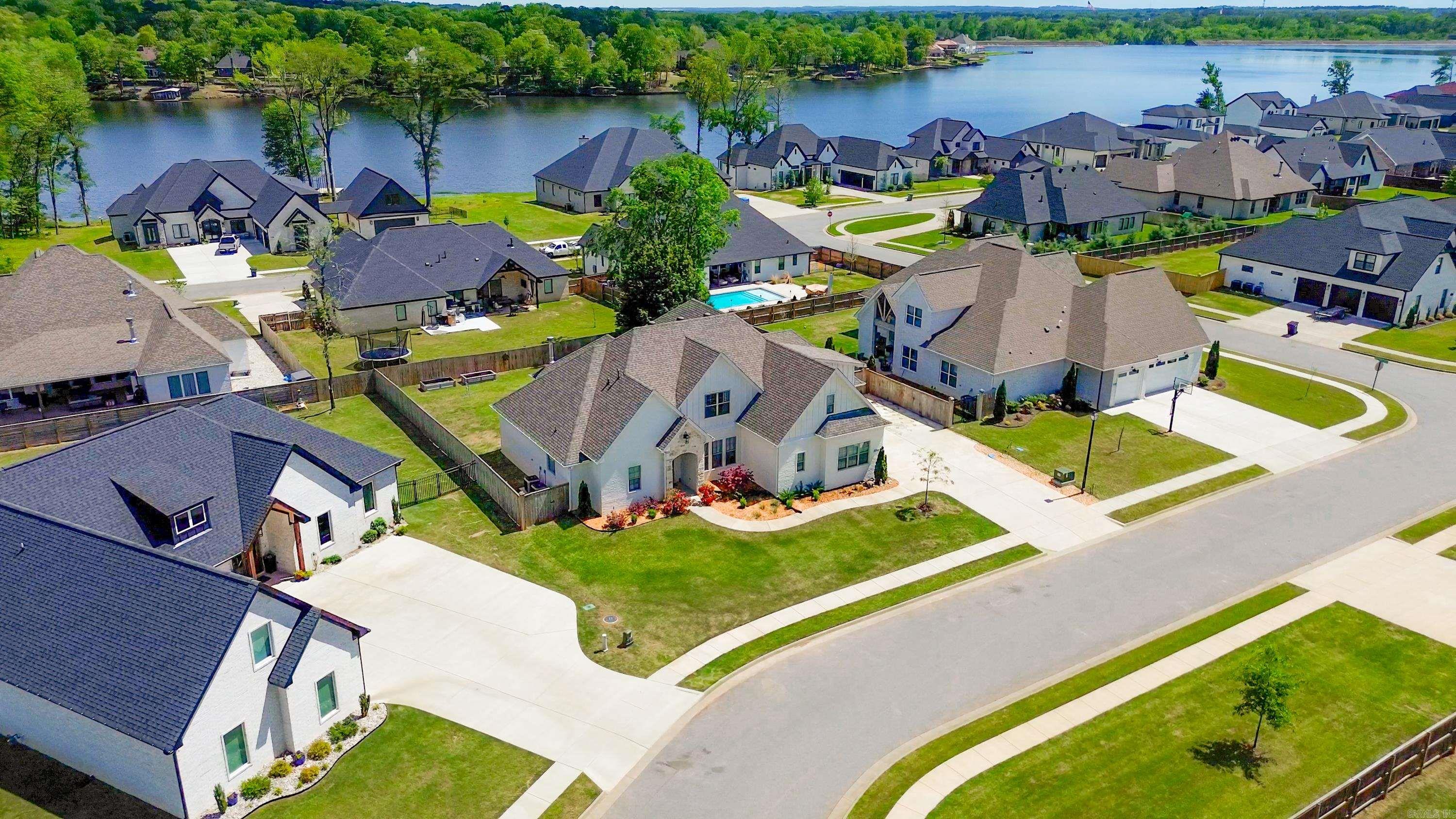 THE POINTE HURRICANE ESTATES - Residential