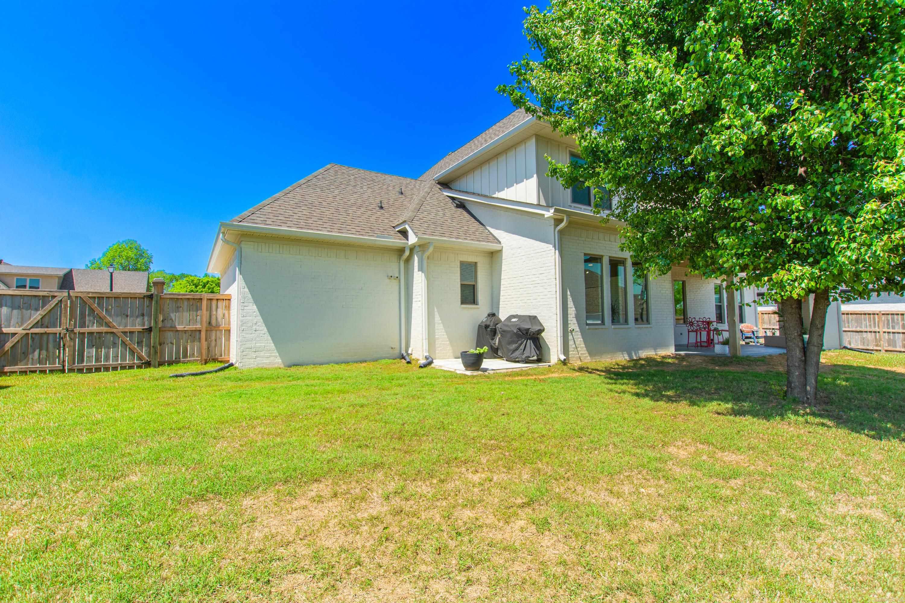 THE POINTE HURRICANE ESTATES - Residential