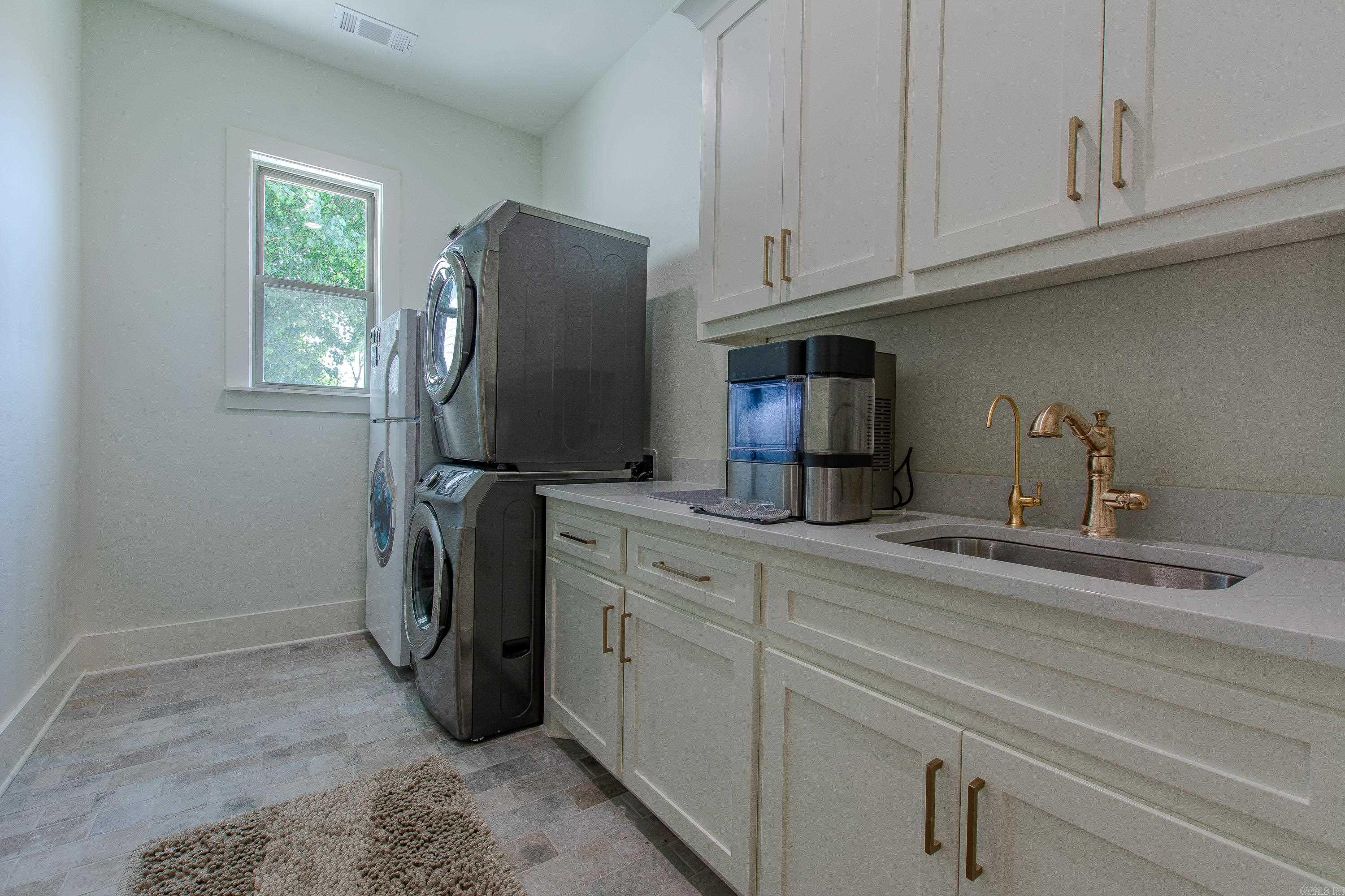 THE POINTE HURRICANE ESTATES - Residential