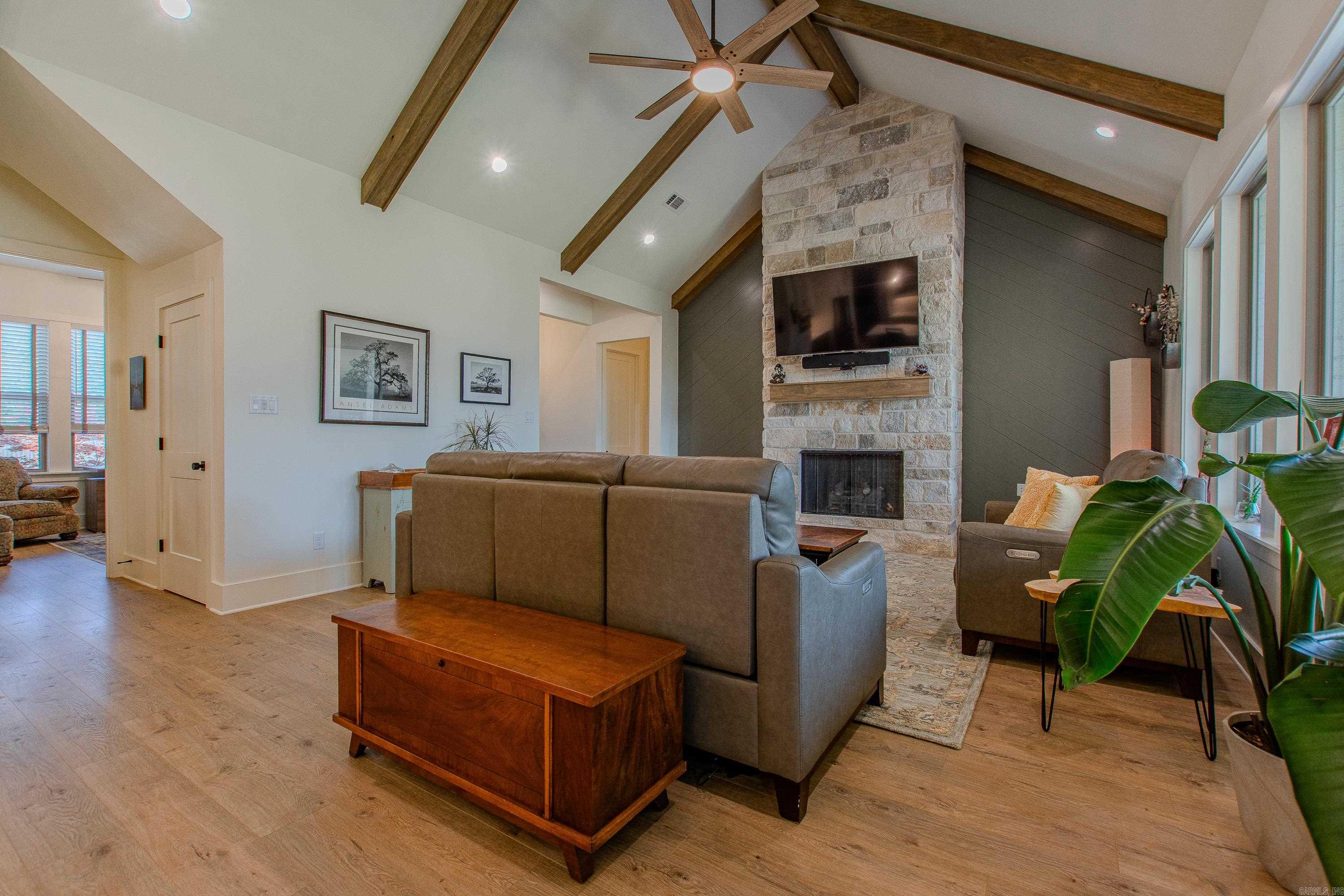 THE POINTE HURRICANE ESTATES - Residential