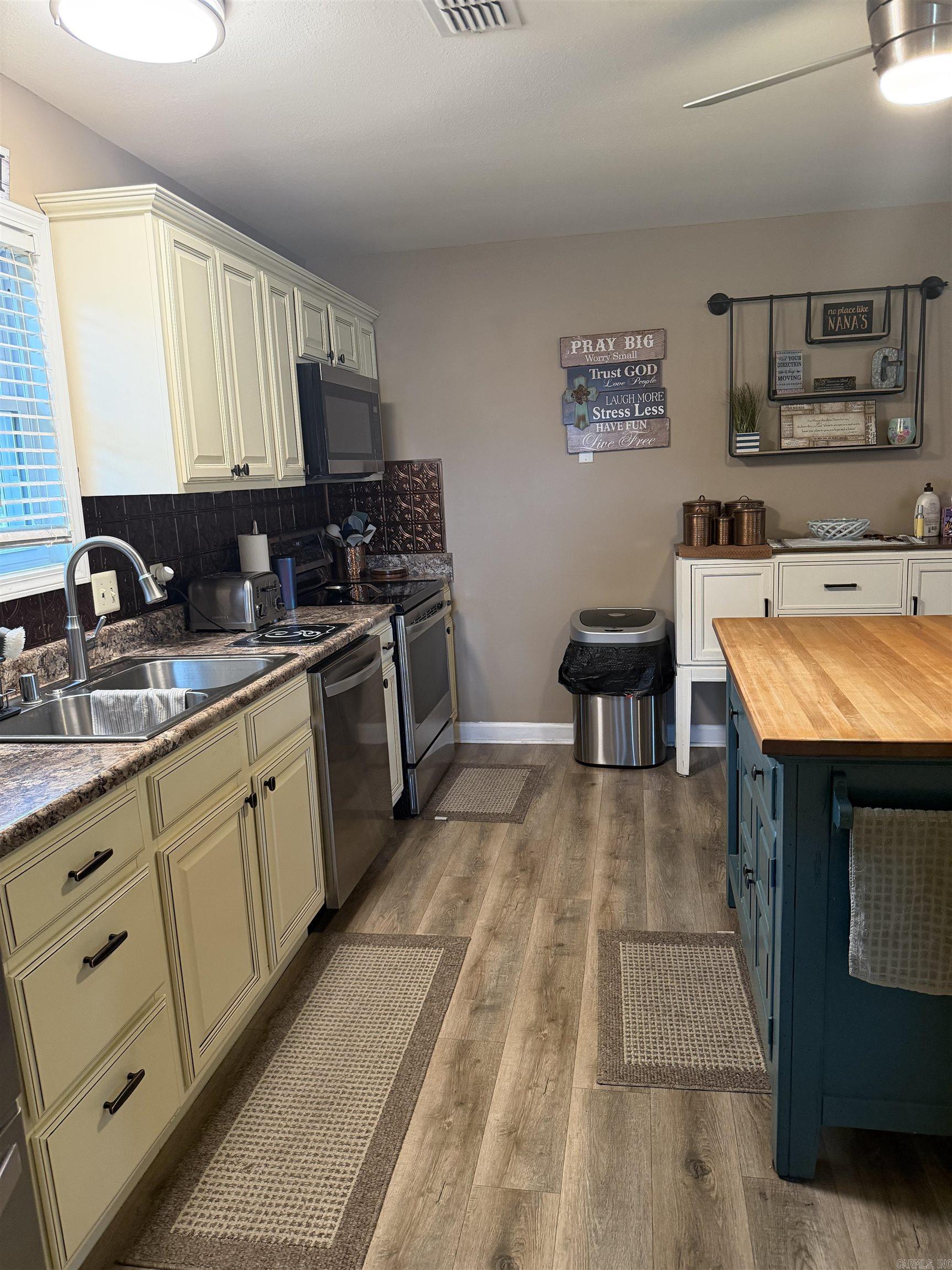 THROGMARTIN ESTATES - Residential