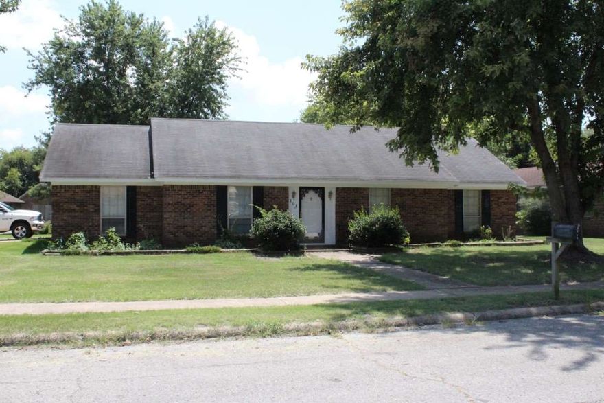 This property is an established brick home on a corner lot. The formal living area just off the entry offers abundant natural light and a neutral color scheme. The cozy family room features built-ins, a ceiling fan and plush neutral carpeting. The eat-in kitchen boasts abundant oak cabinetry, tile floors and a breakfast bar. The spacious master suite features plush neutral carpeting and a walk-in shower. Other amenities include a two car side loading garage, a privacy fence, a patio and a storage building.