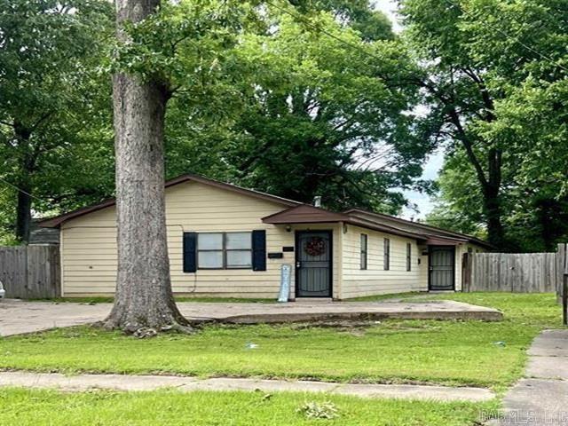 Attention Investors! Seeking a profitable property with a steady income stream? Your search ends here. Come and view this renovated tenant-occupied 3-bedroom, 2 full-bathroom duplex. This property features updated cabinets, plumbing, flooring, kitchen sinks, new refrigerator, washer and dryer, newer roof and fully renovated bathrooms. This harmonious dwelling can generate a monthly income of $1500 per month. Don't miss this oppourtunity to make this property your own! Schedule your showing today. Agents see remarks.