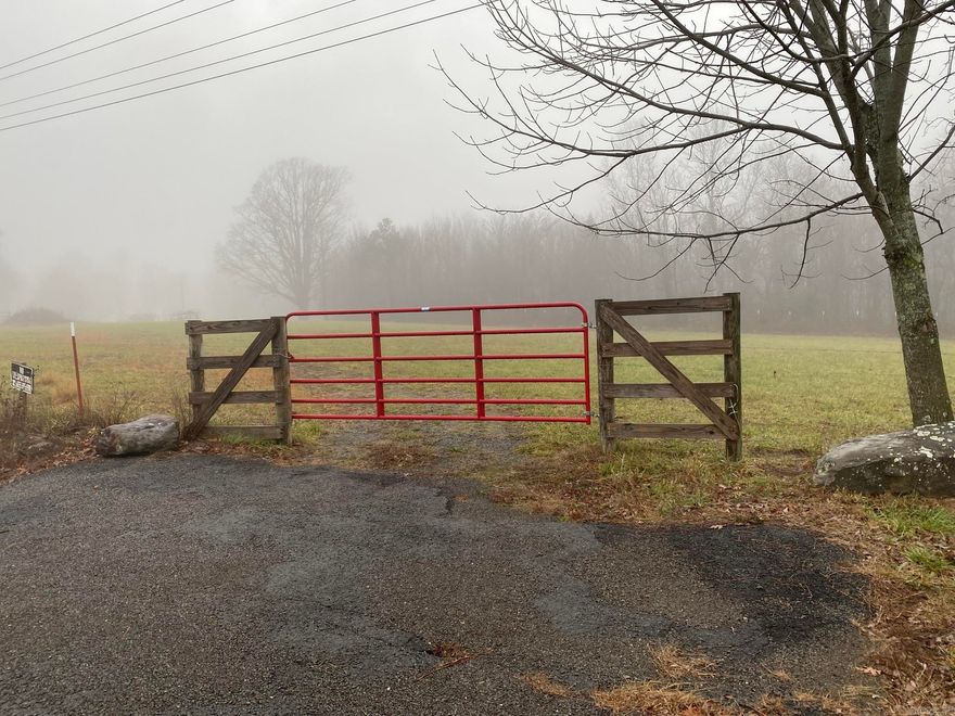 19 acres of premium hunting land with some pasture, but majority is wooded. Deer stand intact, great spot for hunting whitetail deer.
