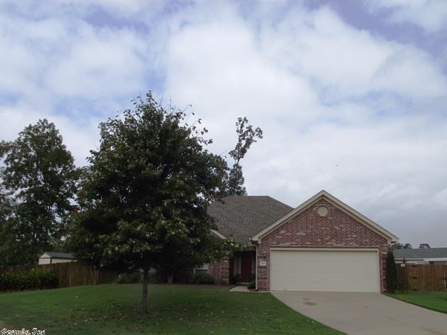 AMAZINGLY CLEAN NEAT SPACIOUS HOME HAS BEEN PAMPERED*NICE SIZE EAT IN KITCHEN WITH CUSTOM BUILT BREAKFAST BAR & PASS THROUGH TO DINING*OFFICE WITH WINDOWS OVERLOOKING PRETTY YARD*OVERSIZED GREATROOM WITH GAS LOGS & BEAUTIFUL TRIM*MASTER BEDROOM HAS SITTING AREA & BATH HAS NEW FLOOR* THE BACK YARD IS UNBELIEVEABLE! BEAUTIFUL VIEW FROM THE COVERED PATIO, WITH NICE TREES, PLANTS, RAISED GARDEN & BUILDING ON SIDE YARD*SPRINLER SYSTEM FRONT & REAR*LOCATED IN GREAT AREA IN A QUIET CUL-DE-SAC*MASTER BR DRAPES DNC