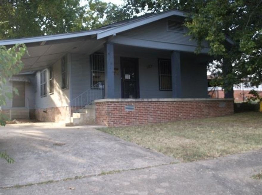 Sold as is, no disclosure, no digital signature! This is a great investment property there are 3 bedrooms, 2 bathrooms, huge great room and sits on a corner lot. Very close to freeway.  Buyer to be responsible for turning on all utilities for inspection, Earnest Money $1000.