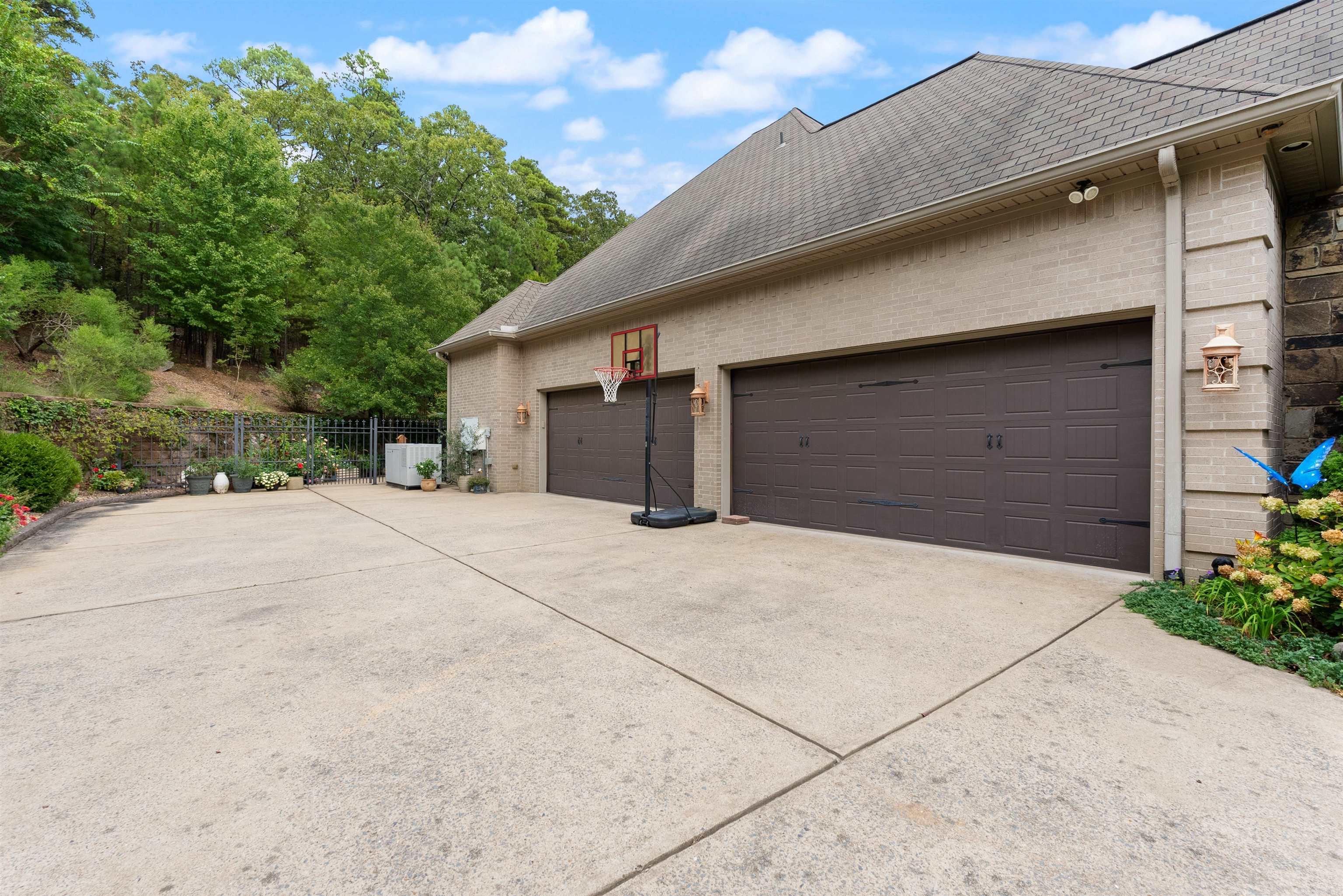 RIVER CREST ESTATES P.R.D. - Residential